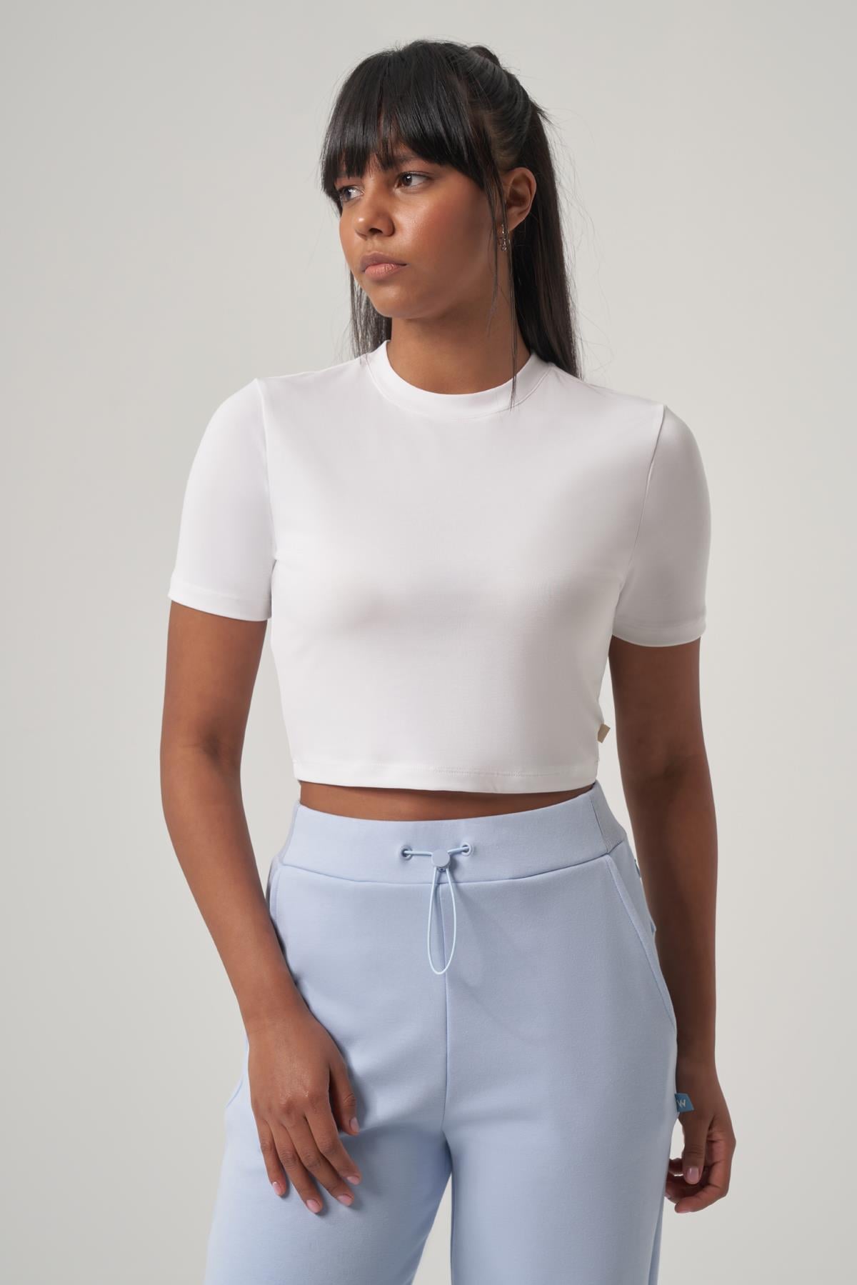 WELLWE-NIKEN beyaz soft touch modal içerikli crop tişört-T-Shirt & Atlet