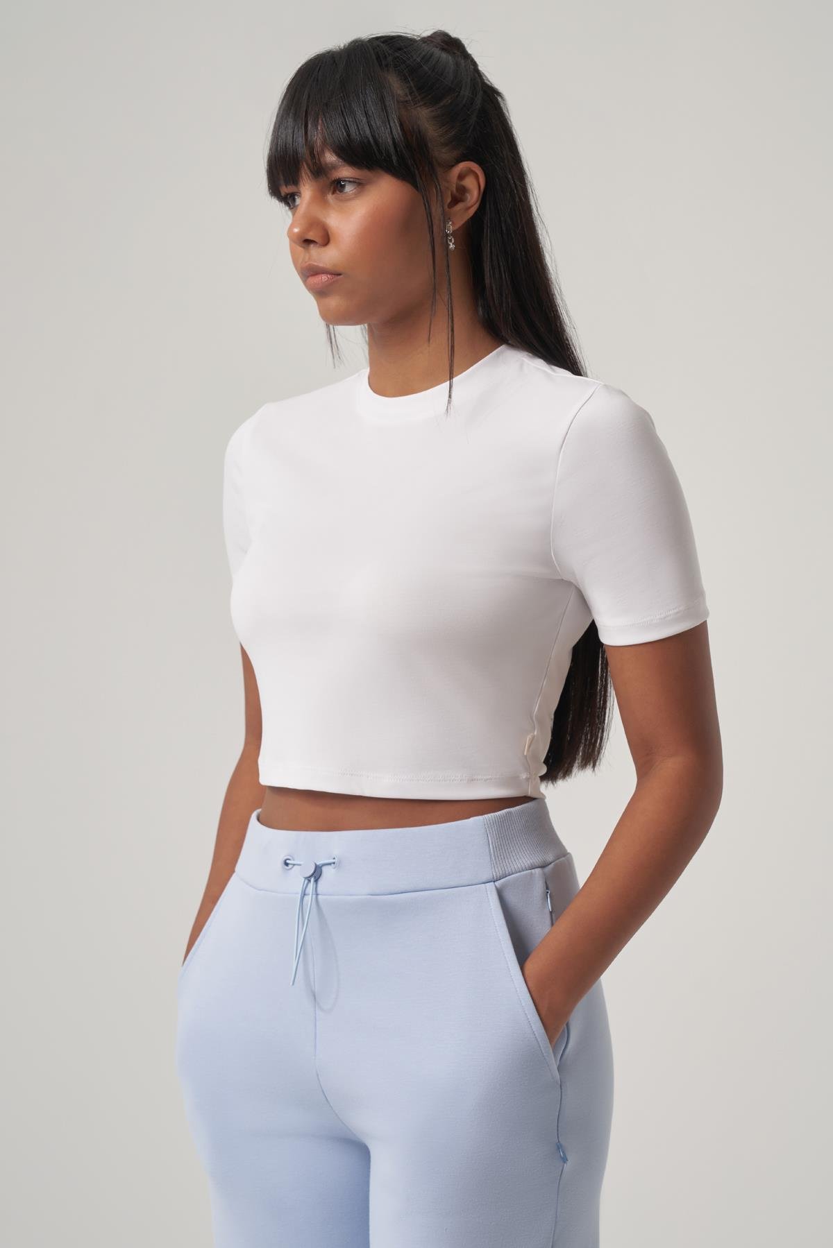 WELLWE-NIKEN beyaz soft touch modal içerikli crop tişört-T-Shirt & Atlet