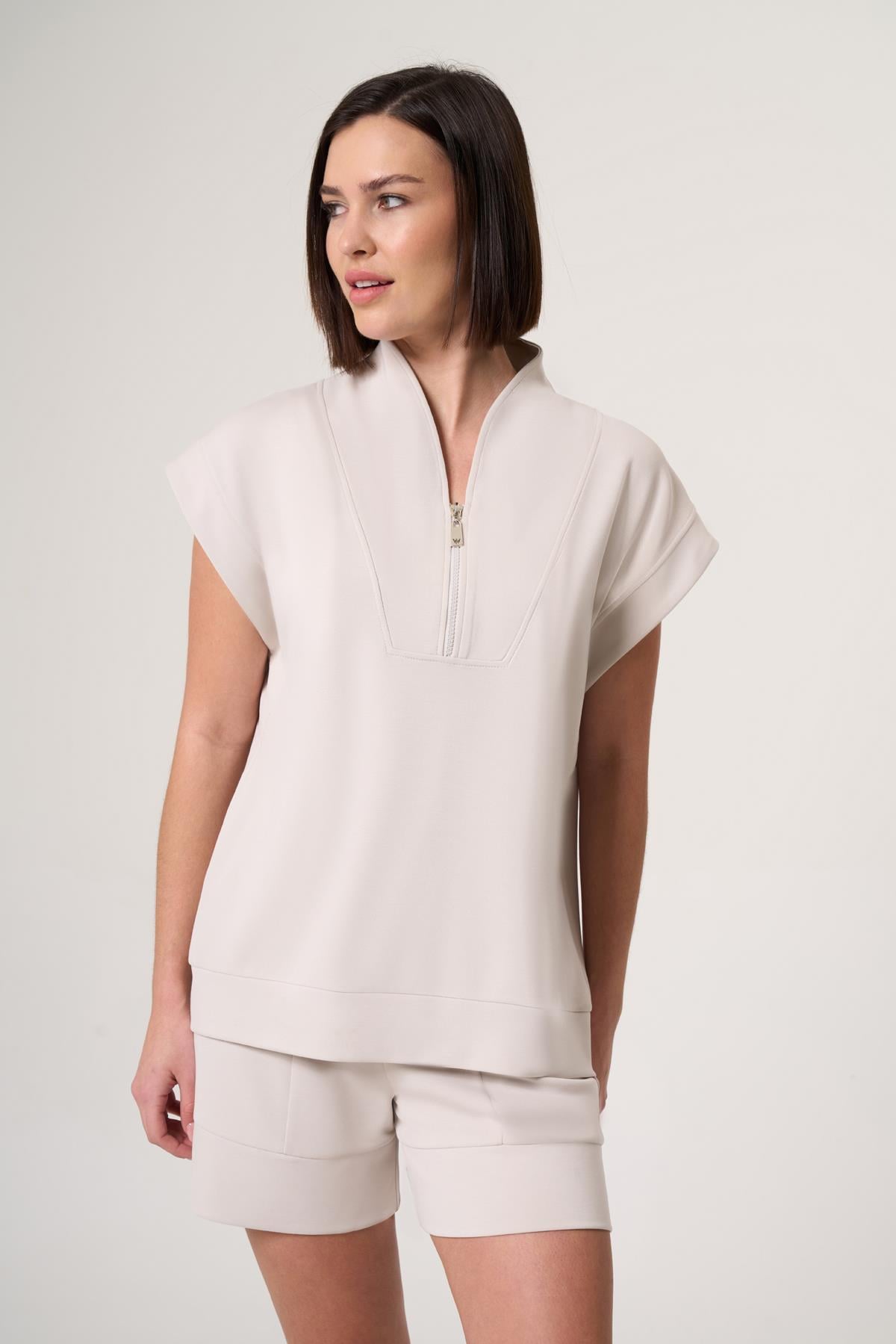 WELLWE-ROTHLEY TAŞ RENGİ  MODAL İÇERİKLİ, FERMUAR YAKA DETAYLI TİŞÖRT-T-Shirt & Atlet