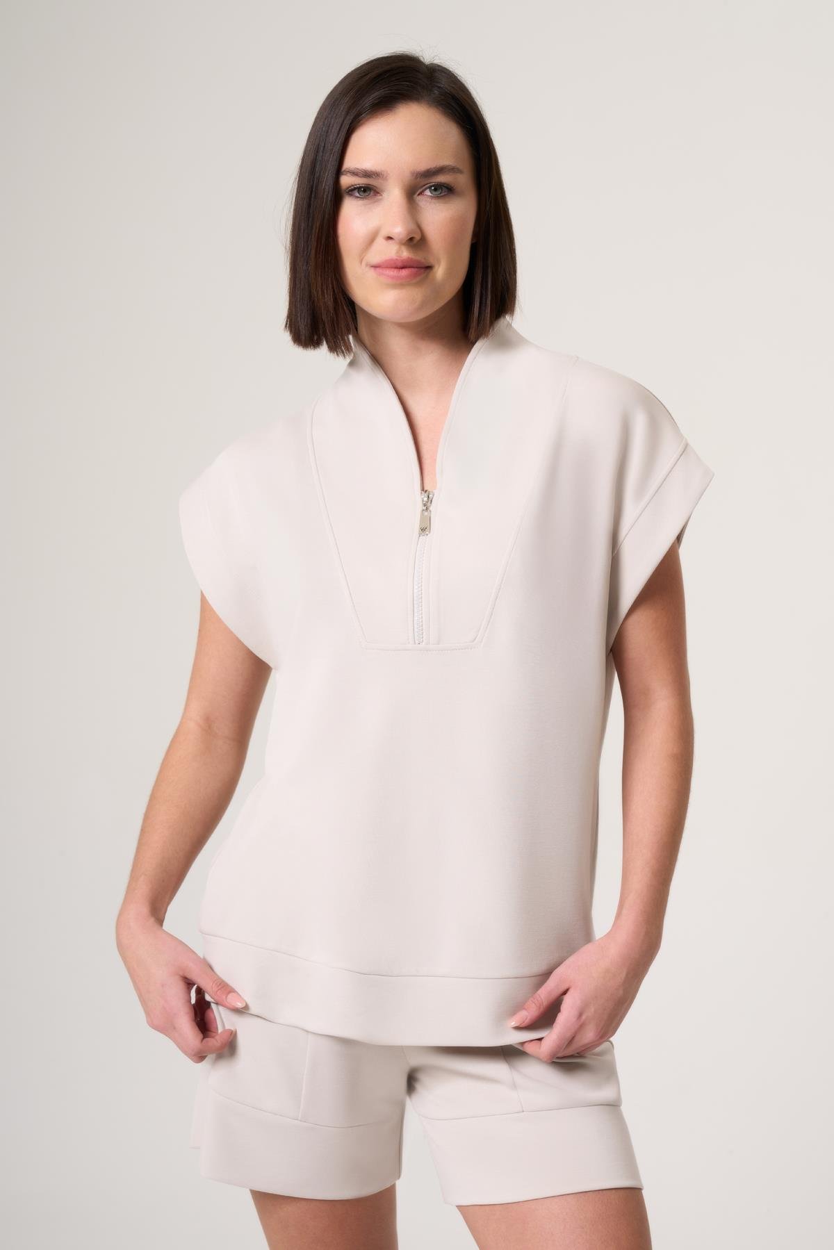 WELLWE-ROTHLEY TAŞ RENGİ  MODAL İÇERİKLİ, FERMUAR YAKA DETAYLI TİŞÖRT-T-Shirt & Atlet