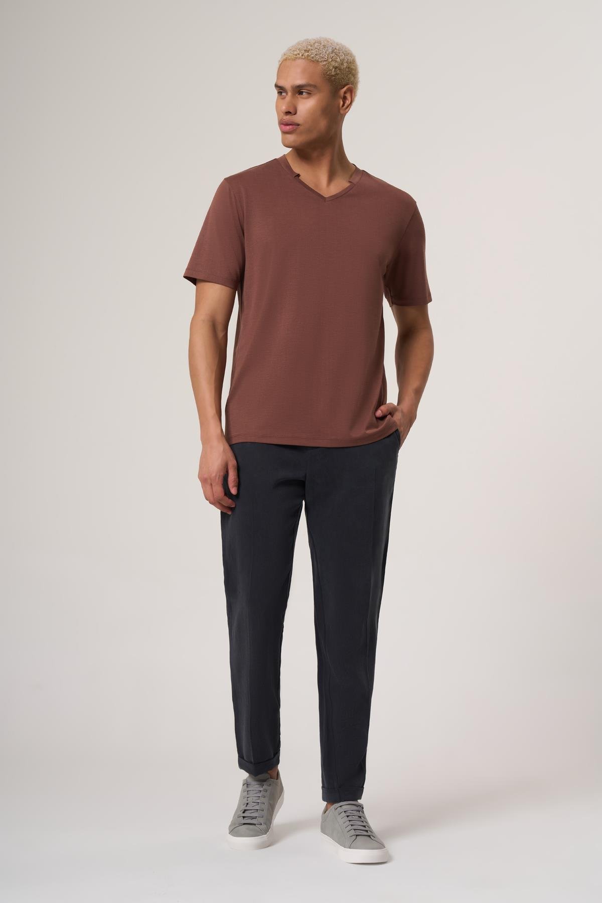 WELLWE-SENO KAHVE  V YAKA DETAYLI CUPRA LİYOSEL TİŞÖRT-T-Shirt & Atlet
