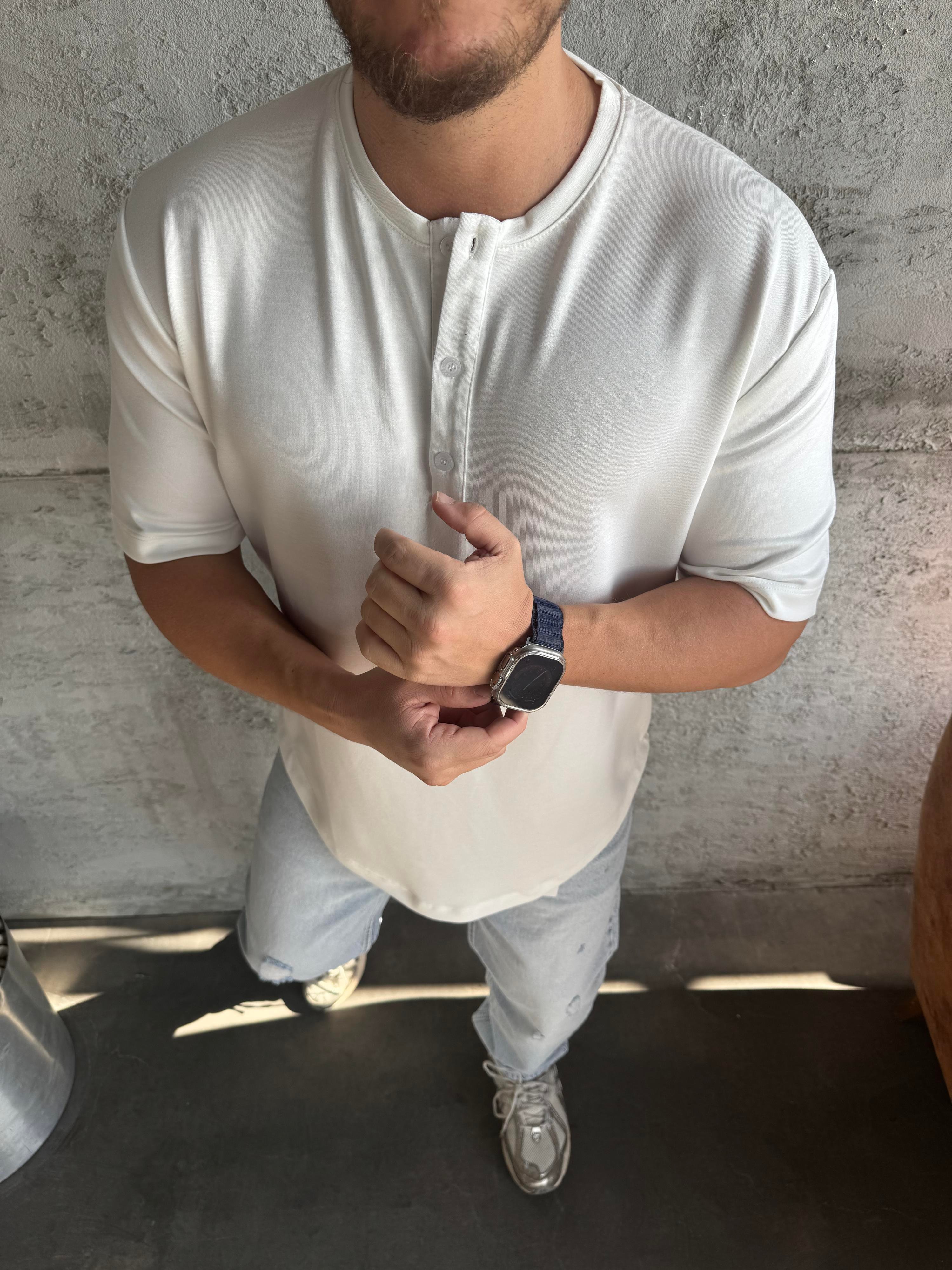 Beyaz Bisiklet Yaka Düğmeli Basic T-Shirt