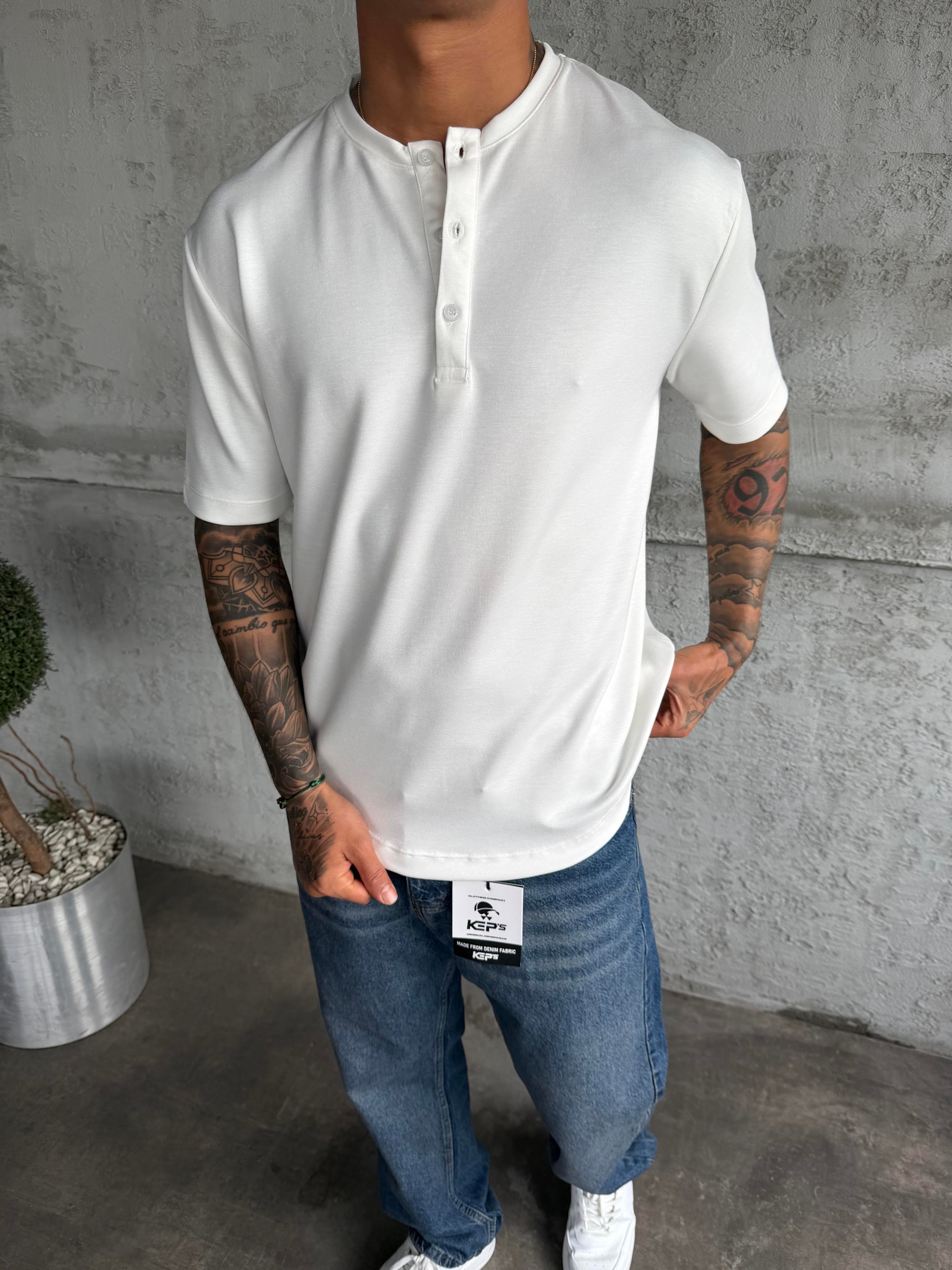 Beyaz Bisiklet Yaka Düğmeli Basic T-Shirt
