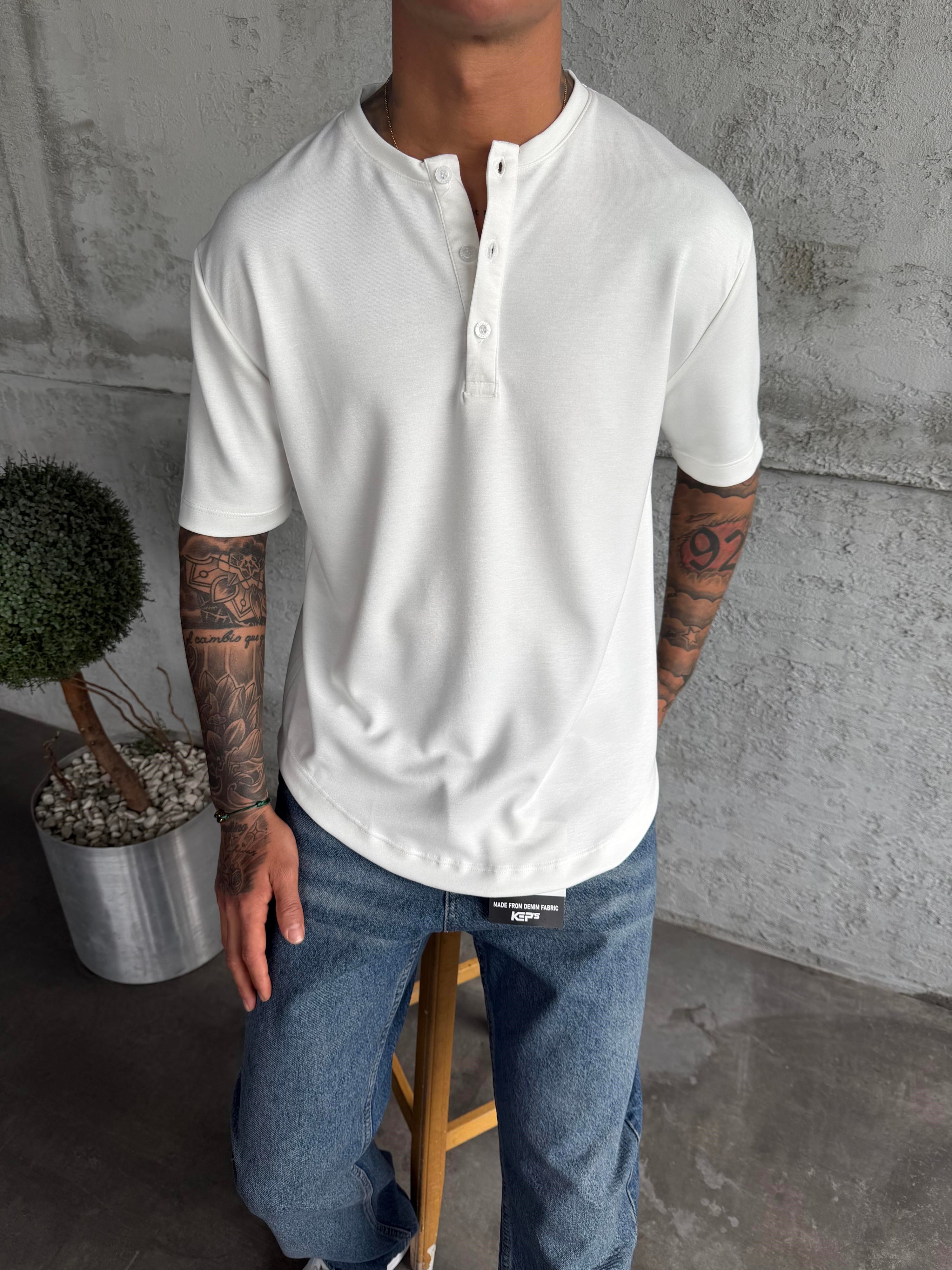 Beyaz Bisiklet Yaka Düğmeli Basic T-Shirt