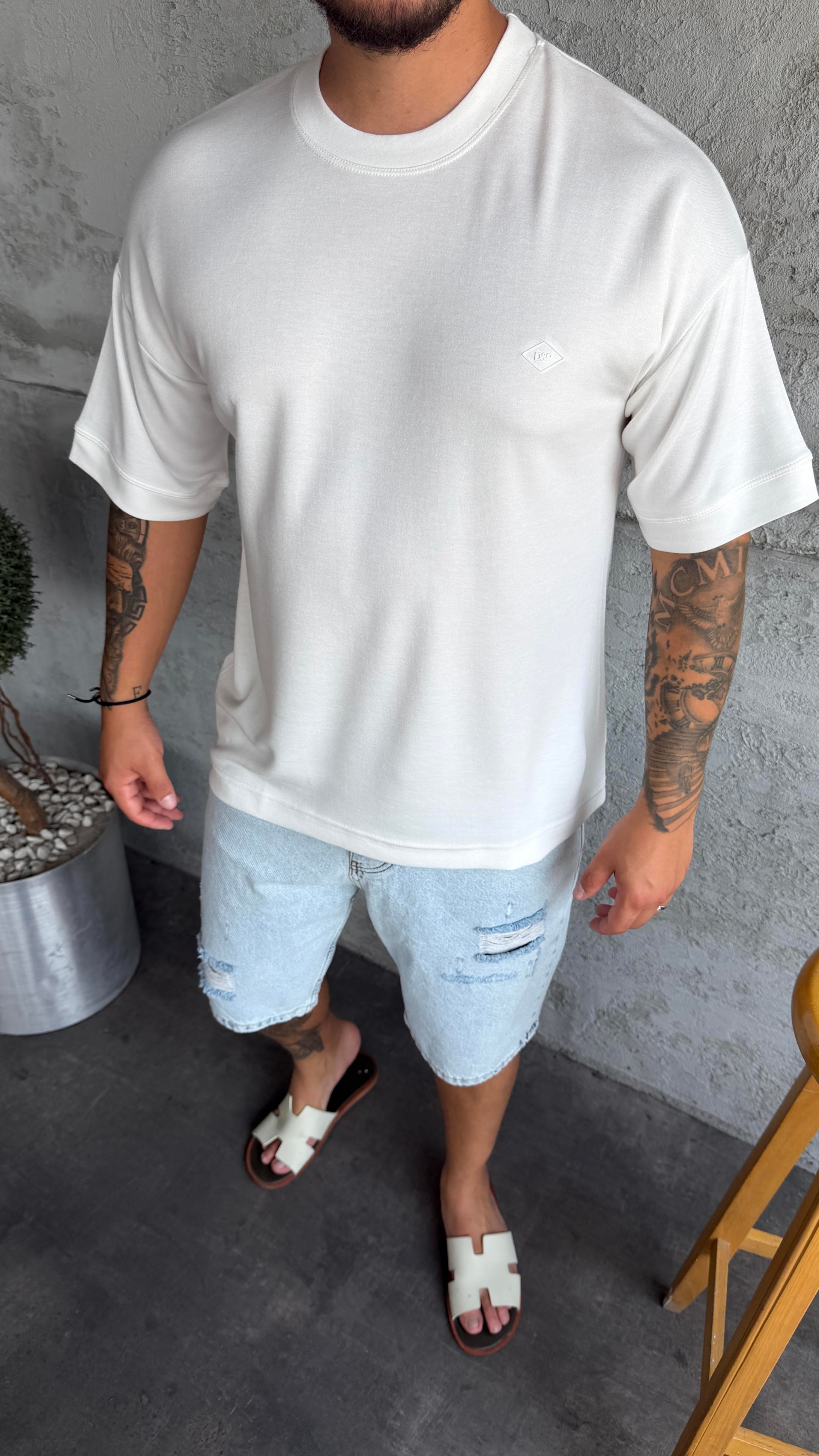 Beyaz Oversize Logo Detaylı Basic T-Shirt