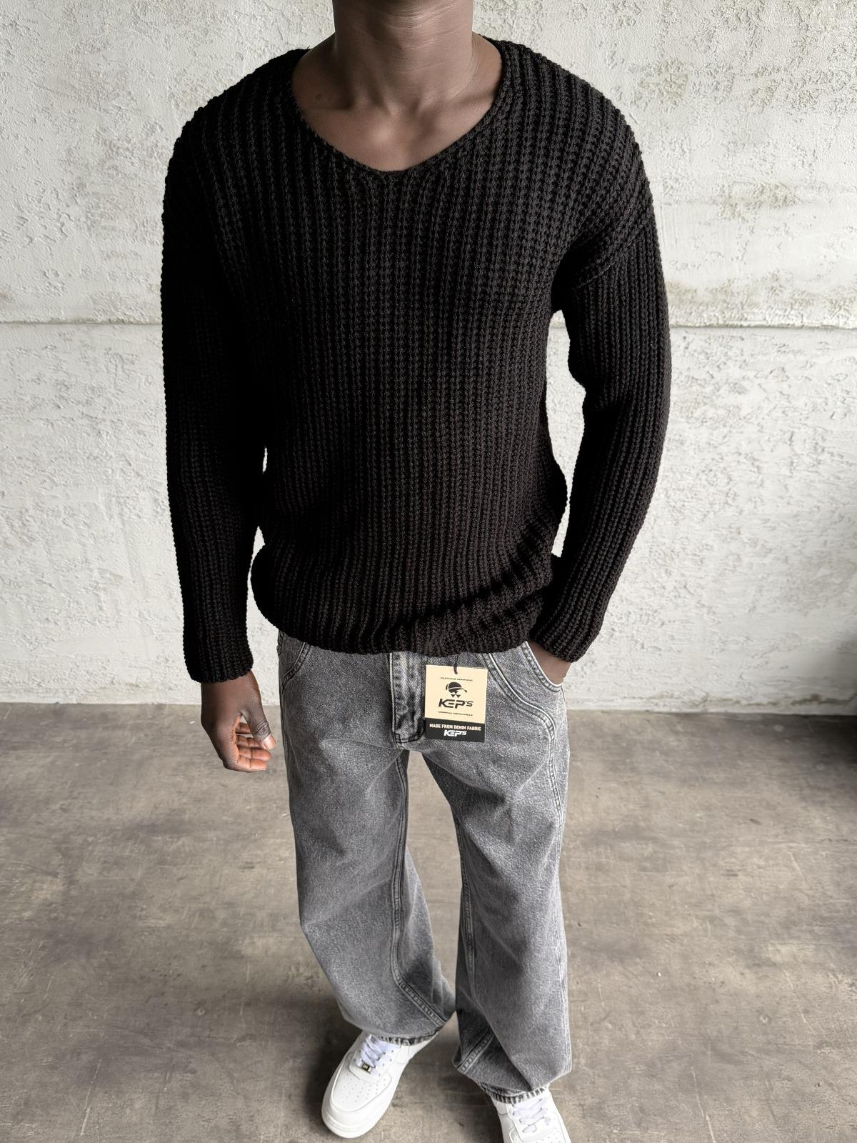 Siyah Açık Yaka Örme Triko Kazak