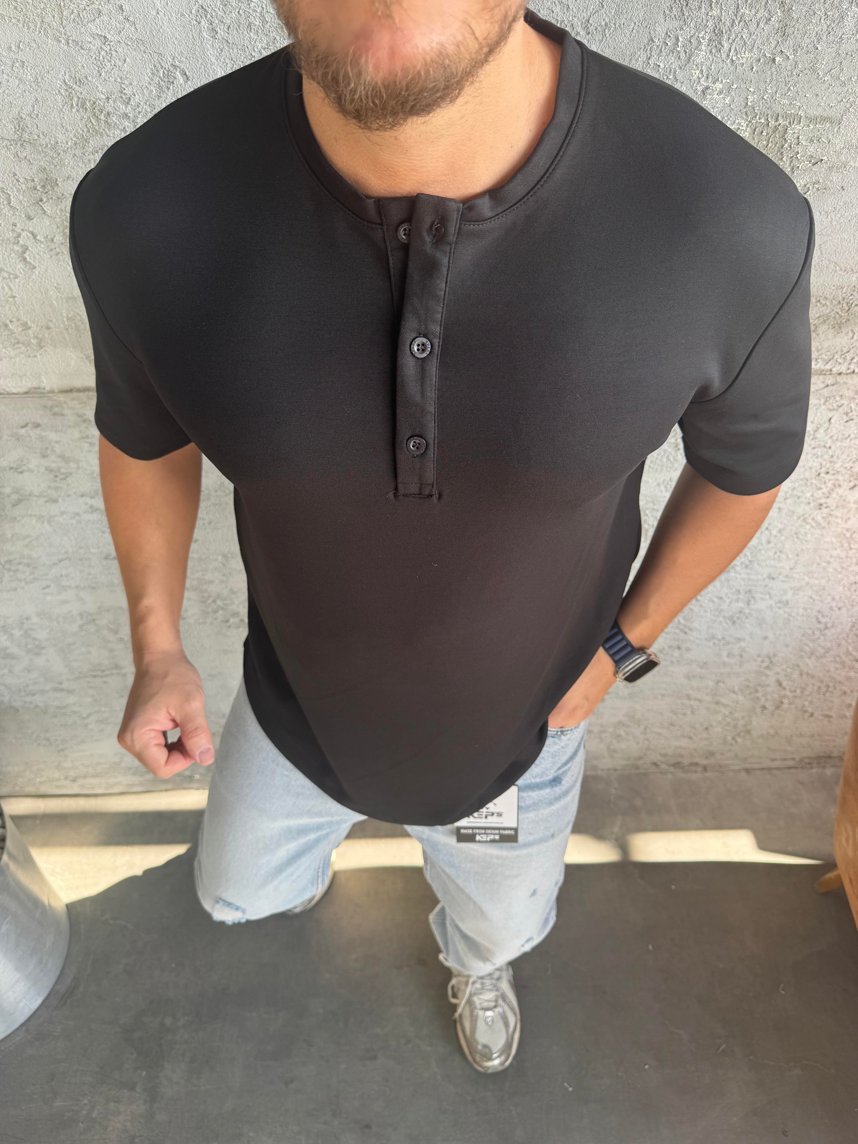 Siyah Bisiklet Yaka Düğmeli Basic T-Shirt