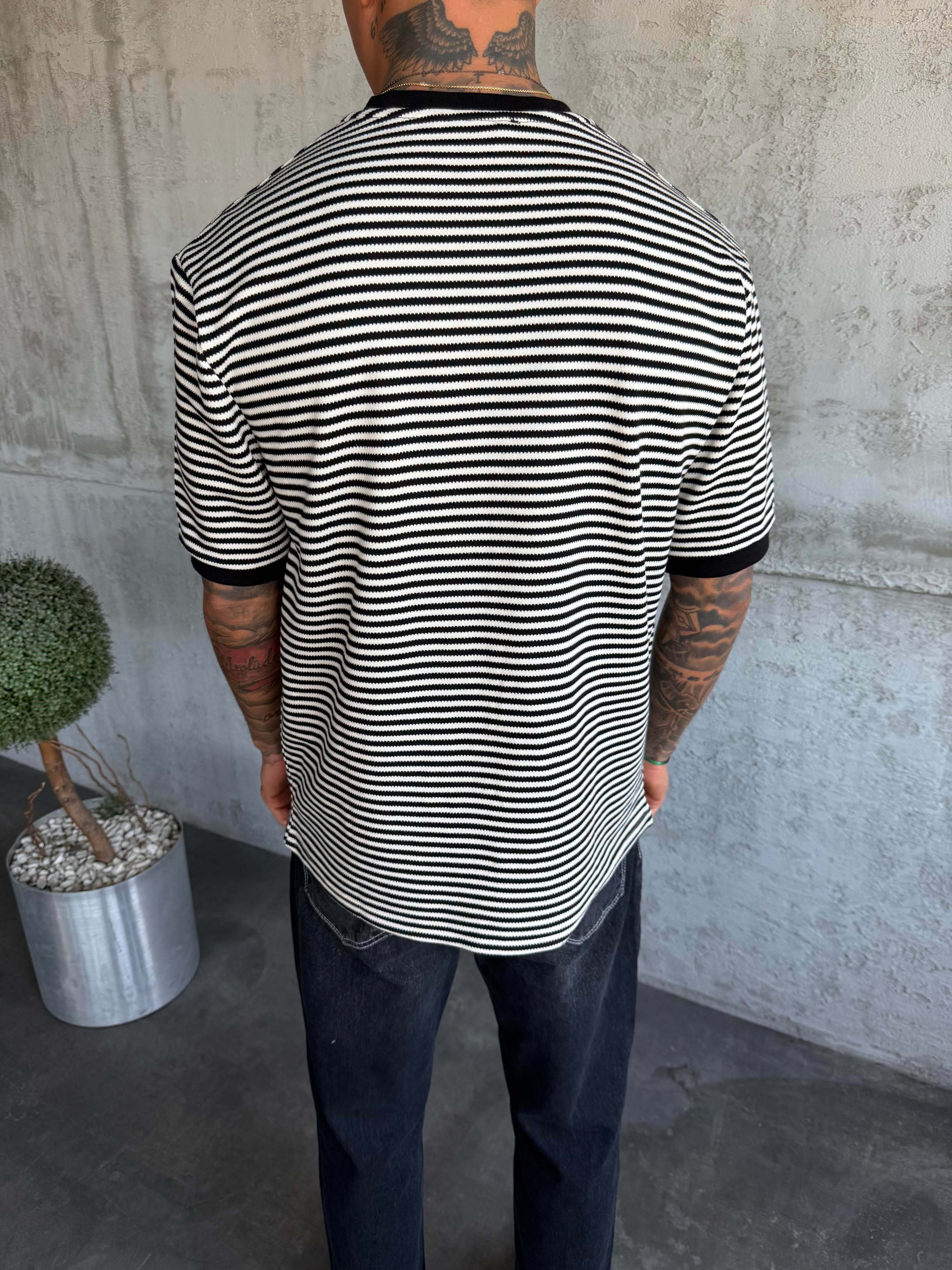 Siyah Çizgili Triko T-Shirt