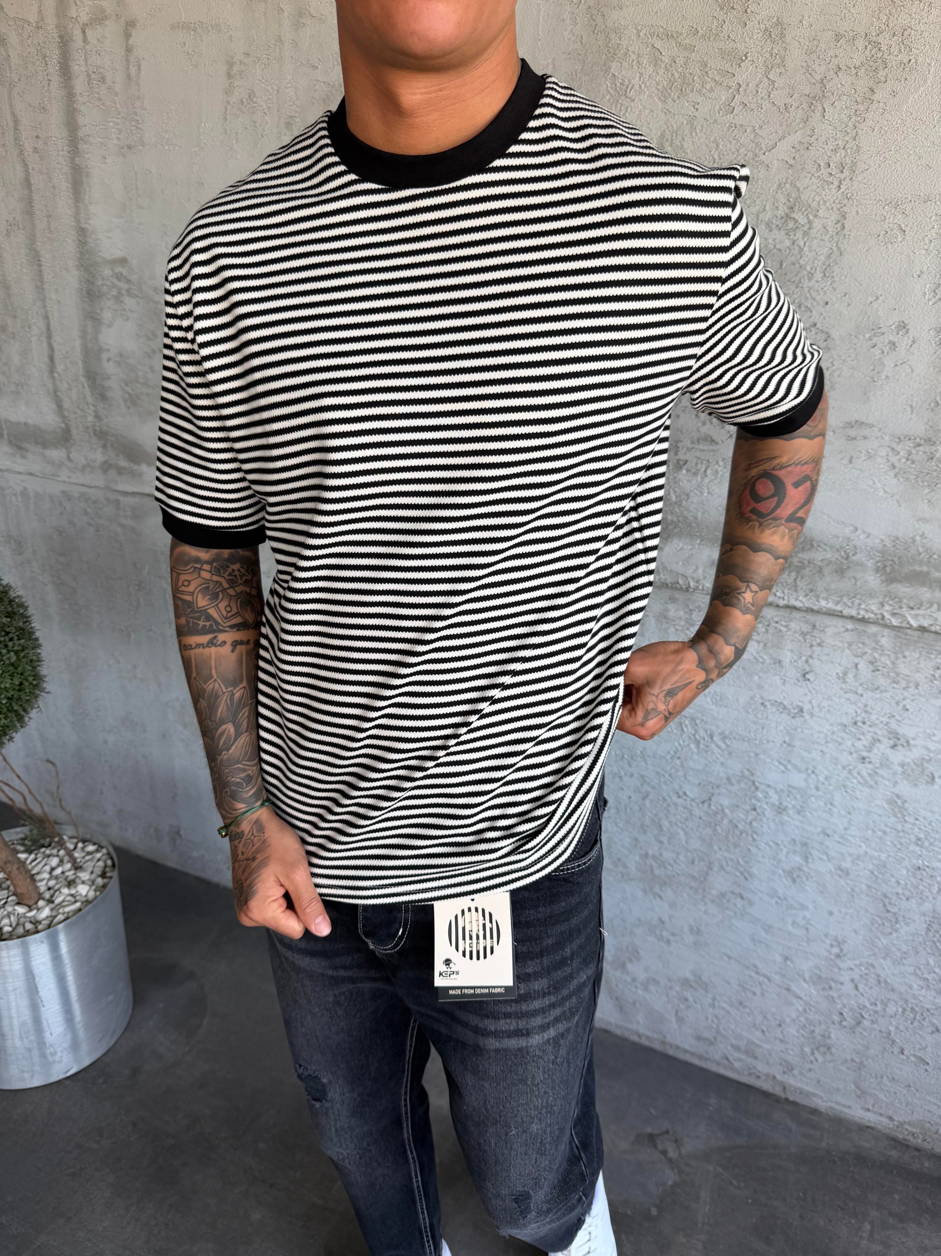 Siyah Çizgili Triko T-Shirt
