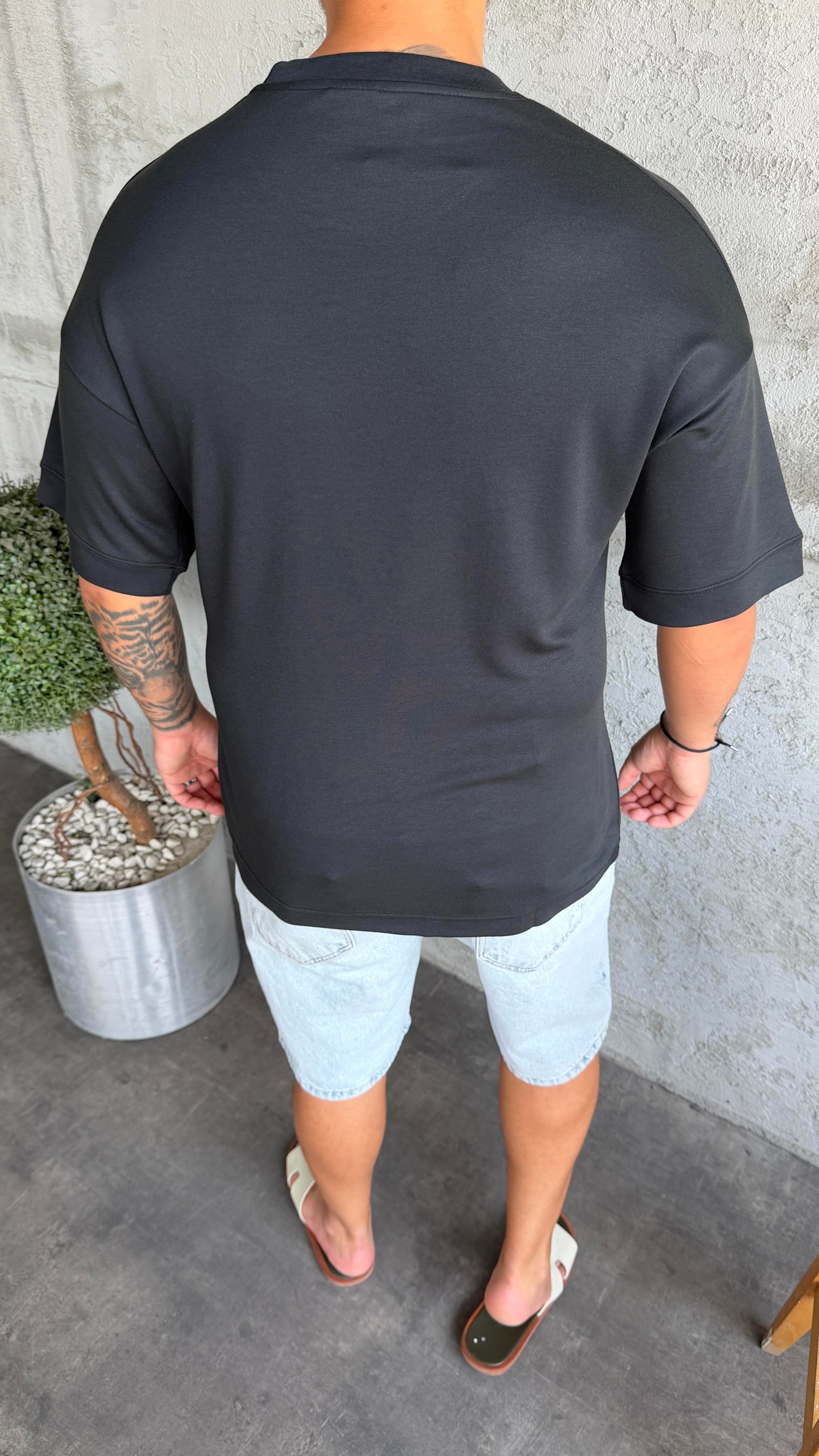 Siyah Oversize Logo Detaylı Basic T-Shirt