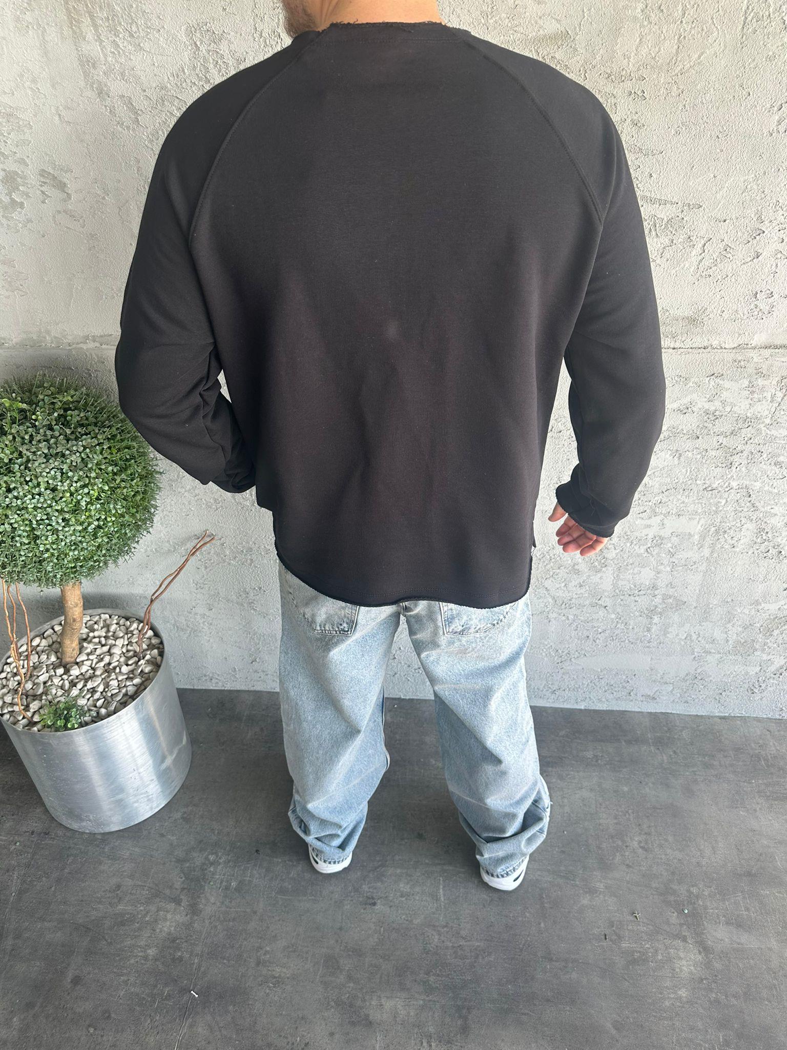 Siyah Pis Yaka Sweatshirt