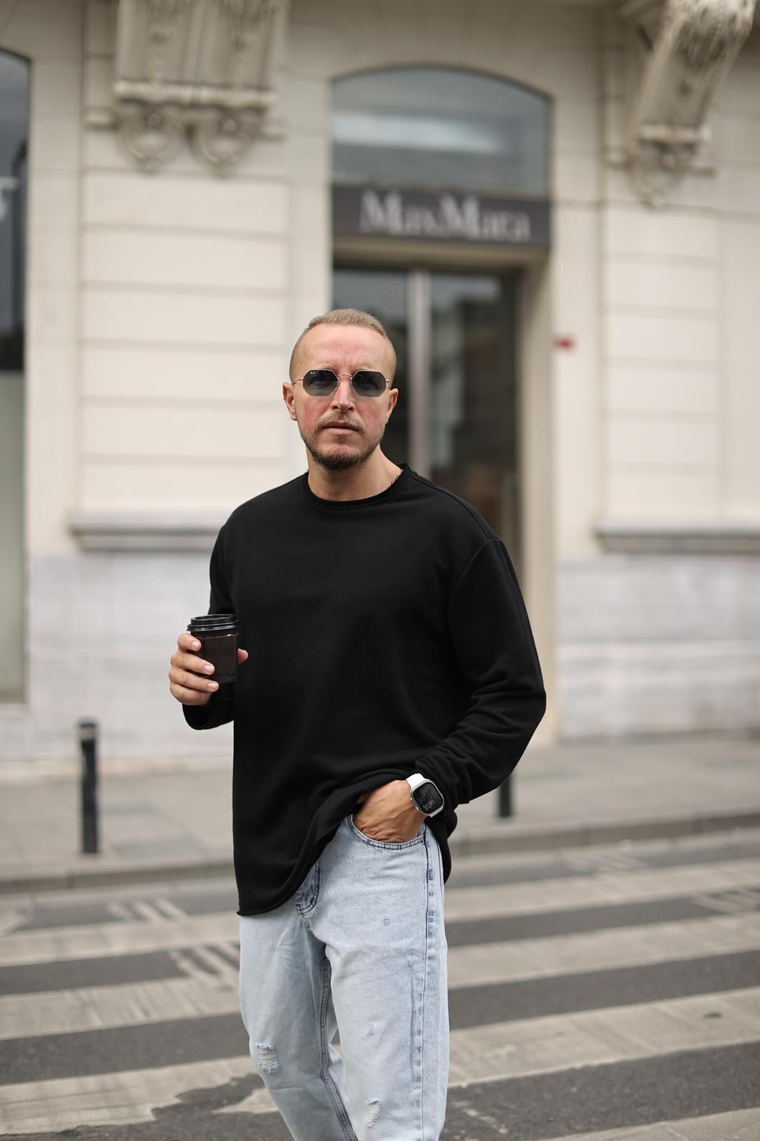 Siyah Pis Yaka Sweatshirt