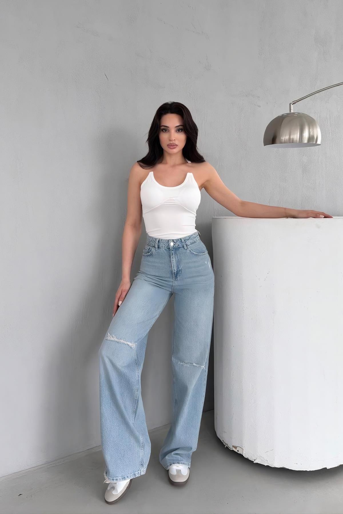 Beyaz Hayalet Askılı Cup Detaylı Bluz