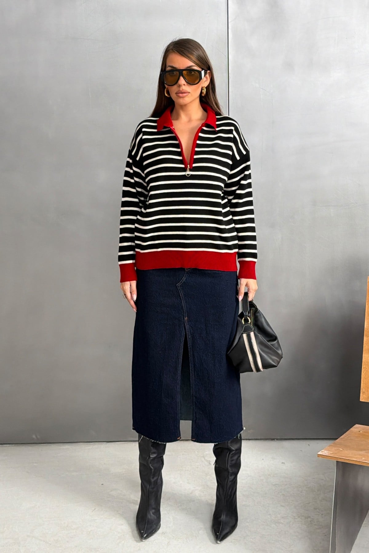 Kadın Siyah Polo Yaka Yarım Fermuarlı Çizgili Oversize Triko Kazak RB0720