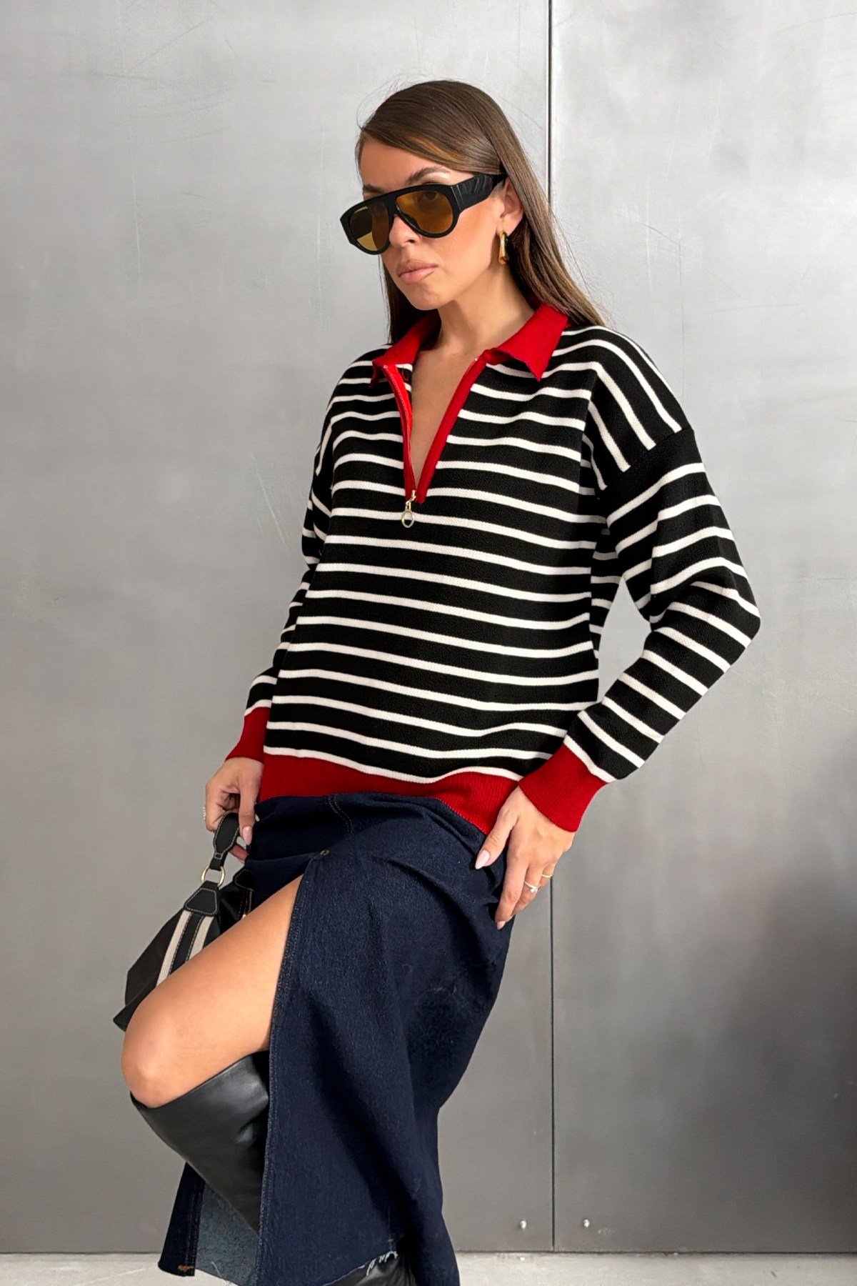Kadın Siyah Polo Yaka Yarım Fermuarlı Çizgili Oversize Triko Kazak RB0720