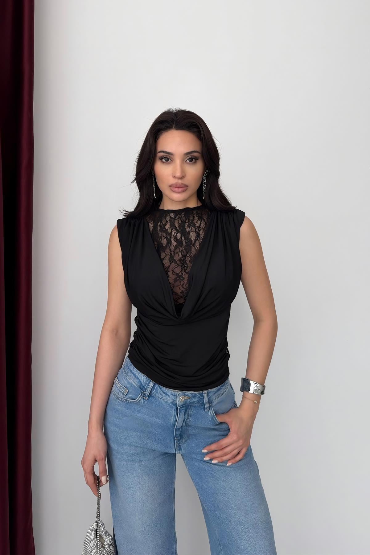 Siyah Dantel Detay Degaje Yaka Sıfır Kol Bluz