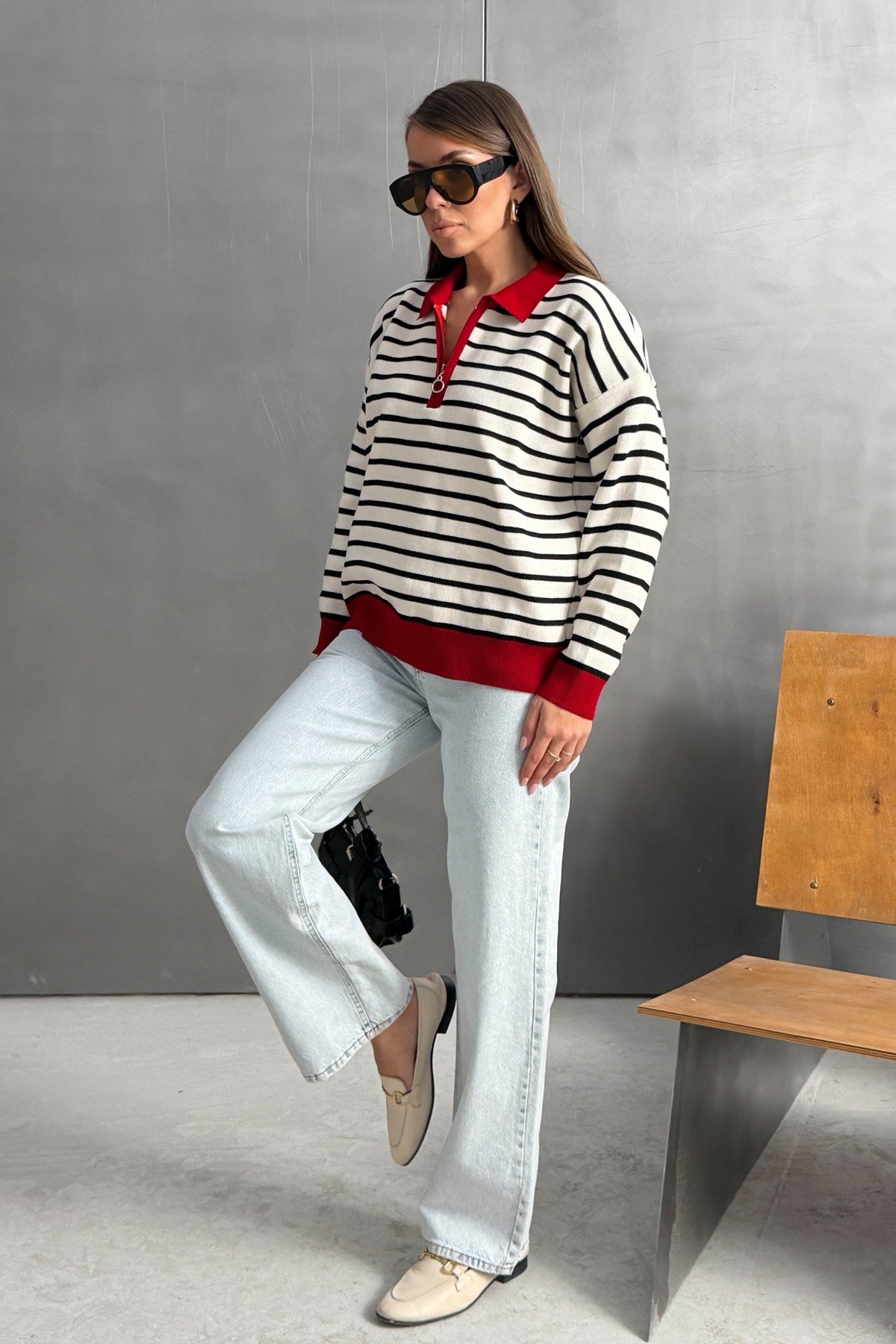 Kadın Kırmızı Polo Yaka Yarım Fermuarlı Çizgili Oversize Triko Kazak RB0720