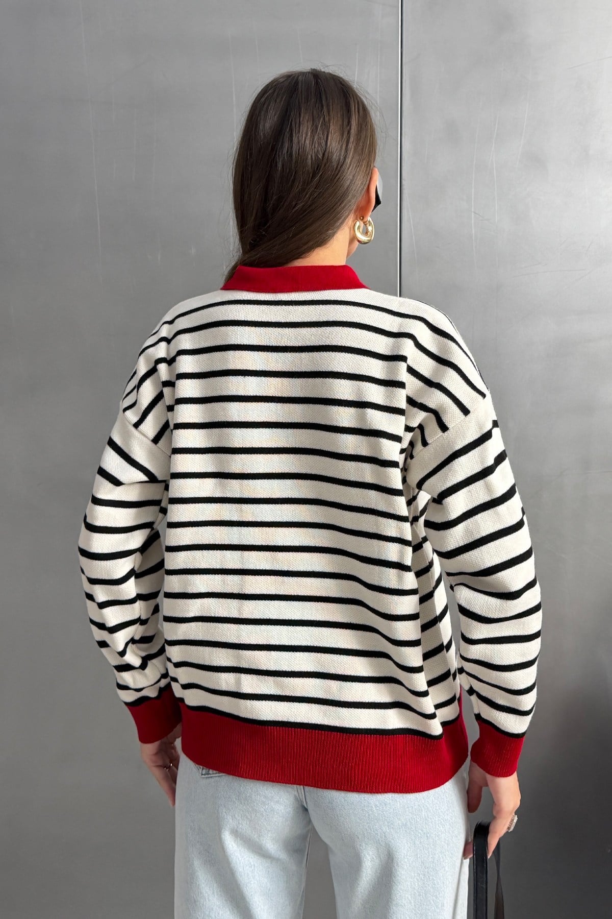 Kadın Kırmızı Polo Yaka Yarım Fermuarlı Çizgili Oversize Triko Kazak RB0720