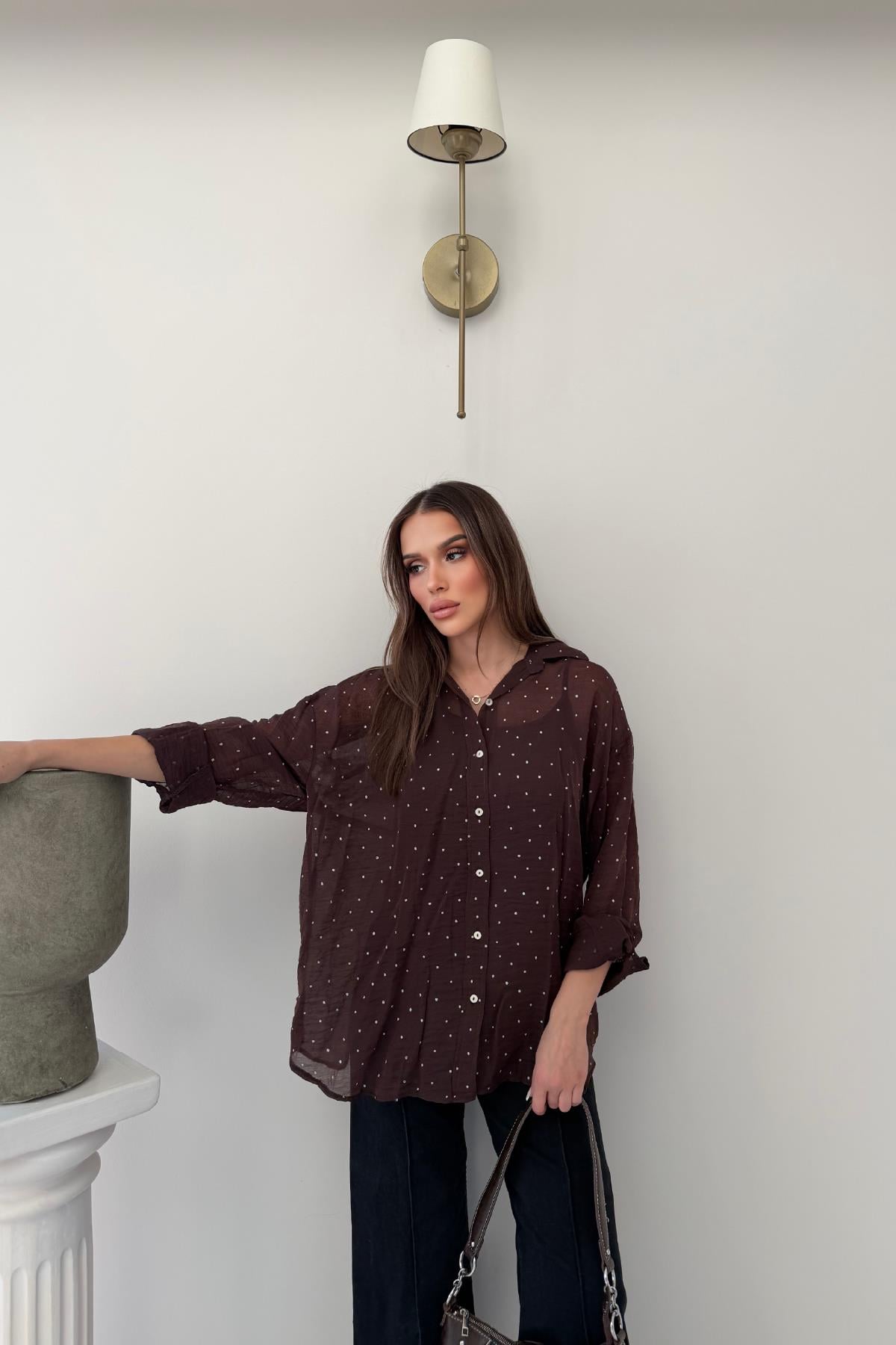 Kahverengi Kendiliğinden Taş İşleme Detaylı Salaş Şifon Gömlek