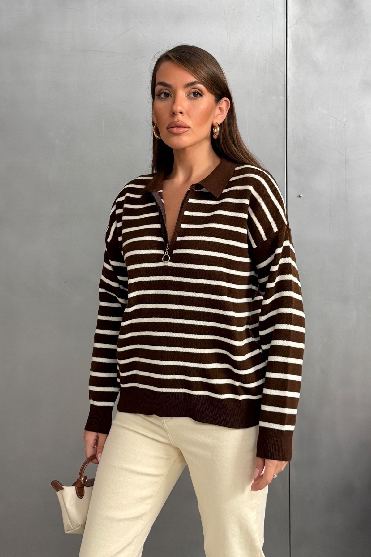 Kadın Kahverengi Polo Yaka Yarım Fermuarlı Çizgili Oversize Triko Kazak RB0720