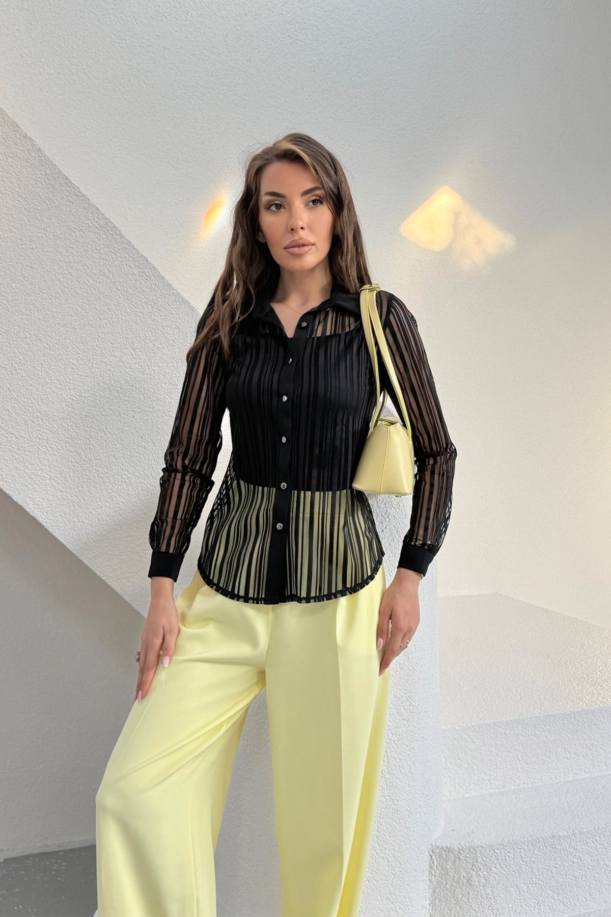 Siyah Body Detaylı Transparan Çizgili Bluz