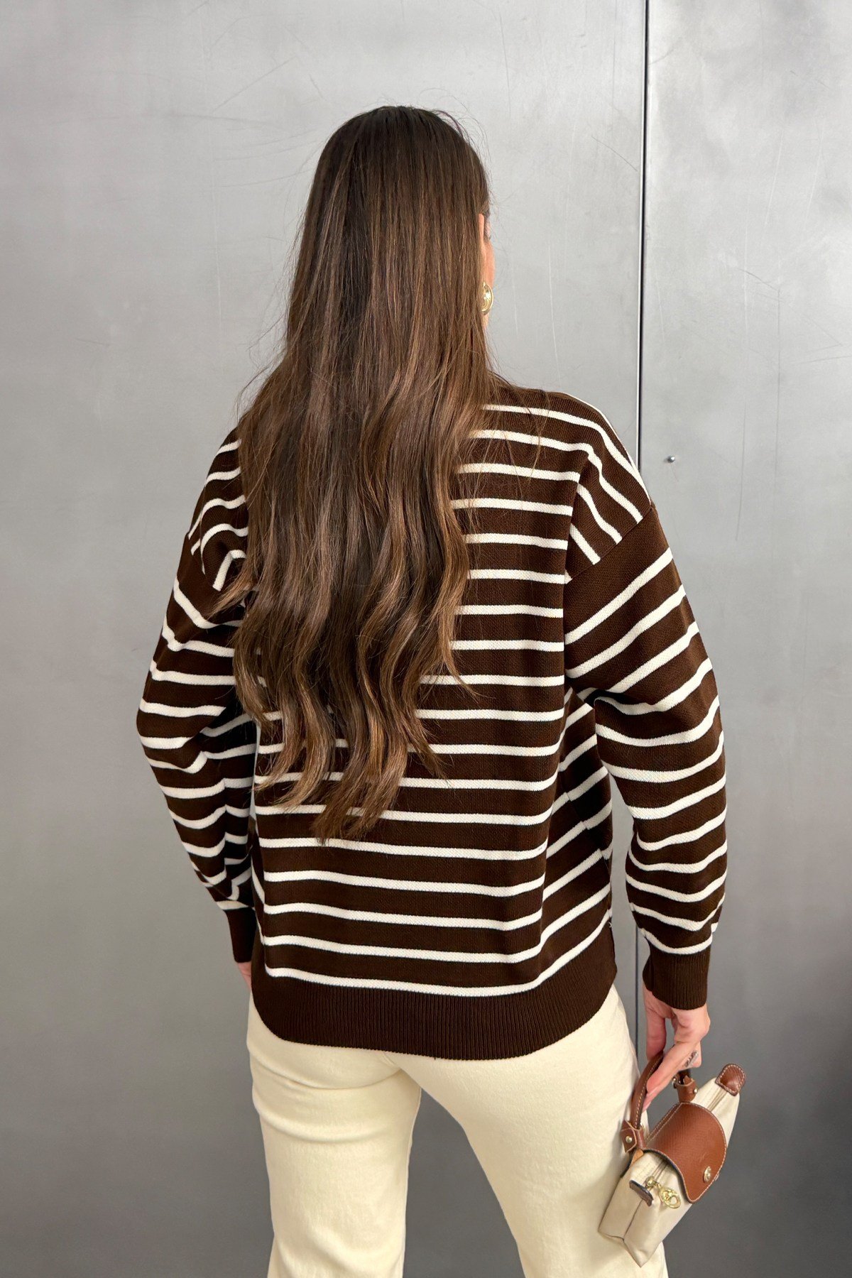 Kadın Kahverengi Polo Yaka Yarım Fermuarlı Çizgili Oversize Triko Kazak RB0720