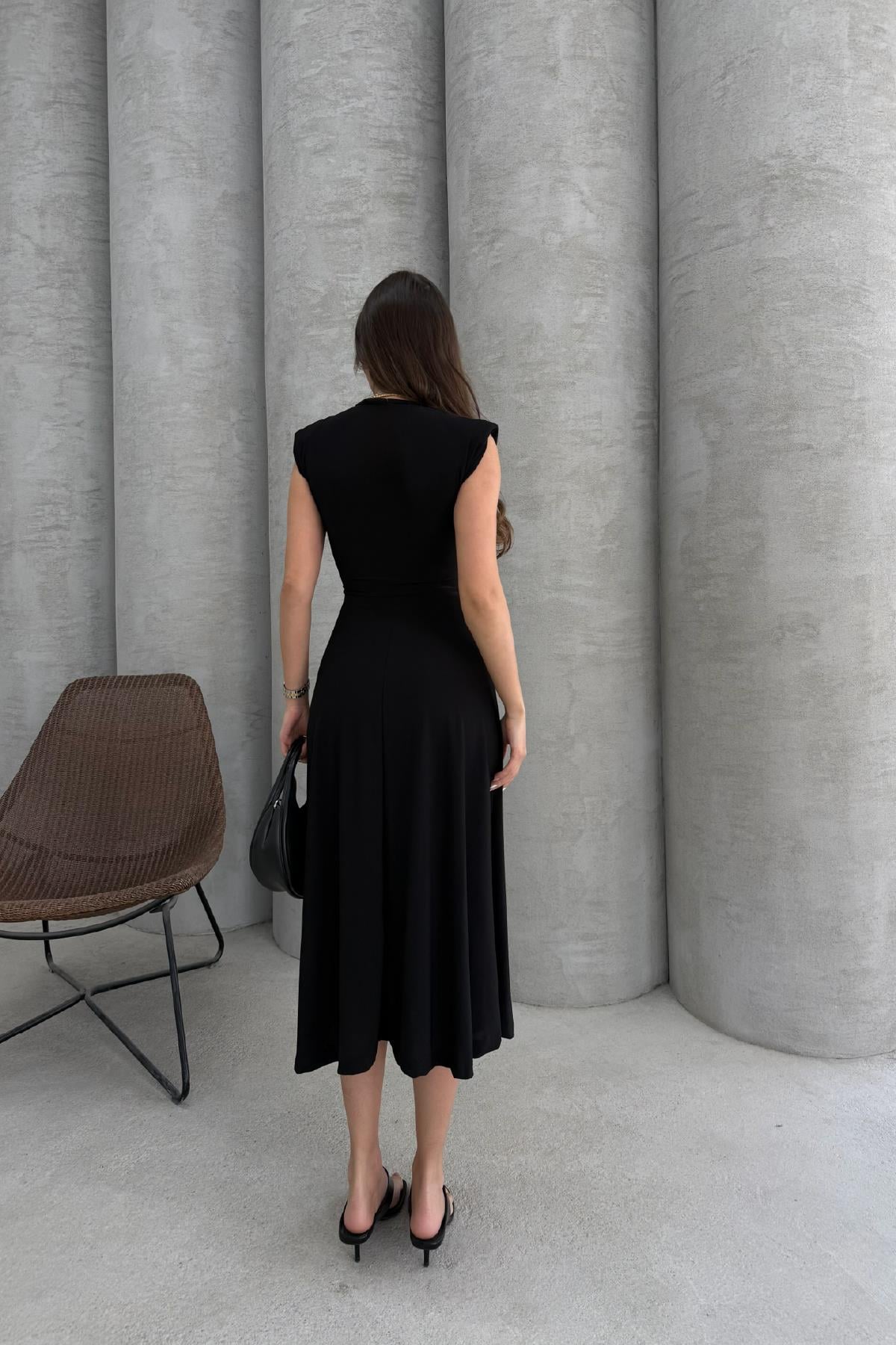 Kadın V Yaka Omzu Vatkalı Elbise Siyah