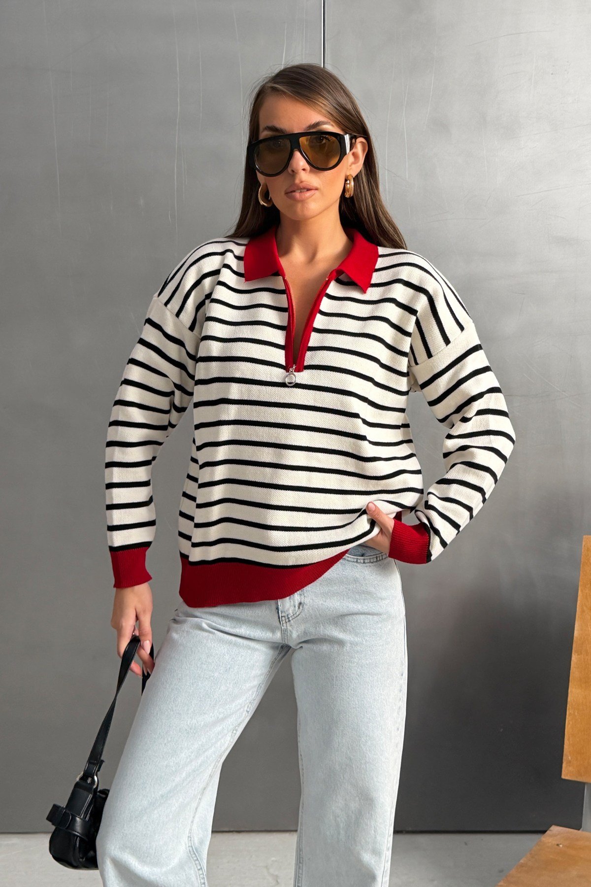 Kadın Kırmızı Polo Yaka Yarım Fermuarlı Çizgili Oversize Triko Kazak RB0720