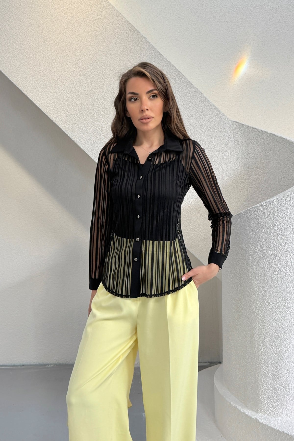 Siyah Body Detaylı Transparan Çizgili Bluz