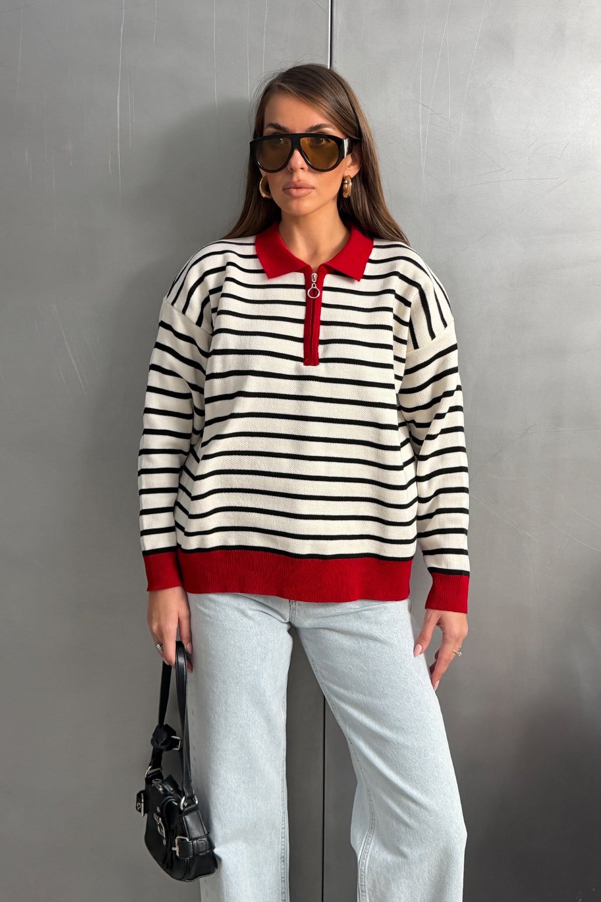 Kadın Kırmızı Polo Yaka Yarım Fermuarlı Çizgili Oversize Triko Kazak RB0720