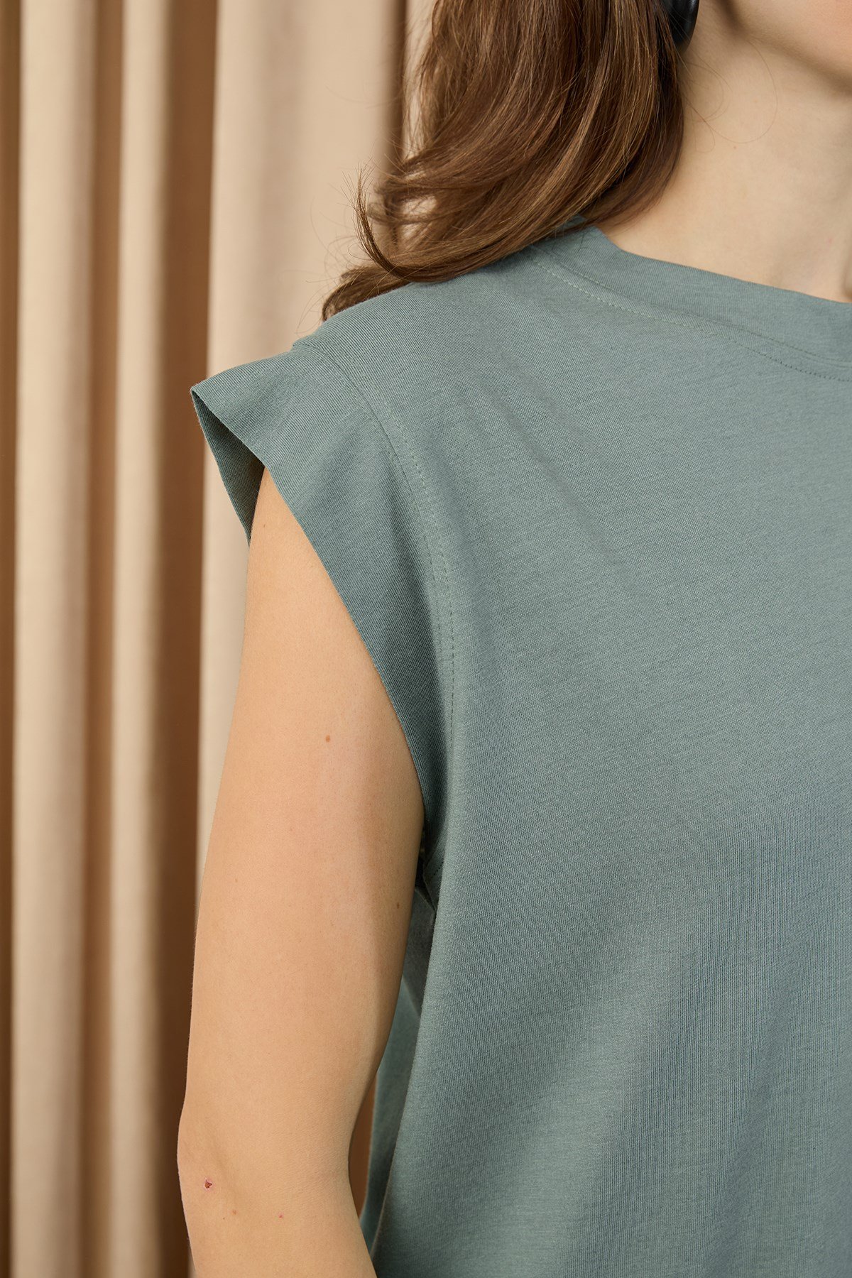 Kadın Basic Kolsuz T-shirt  - 30725TUN Badem Yeşili Tunik Soul 