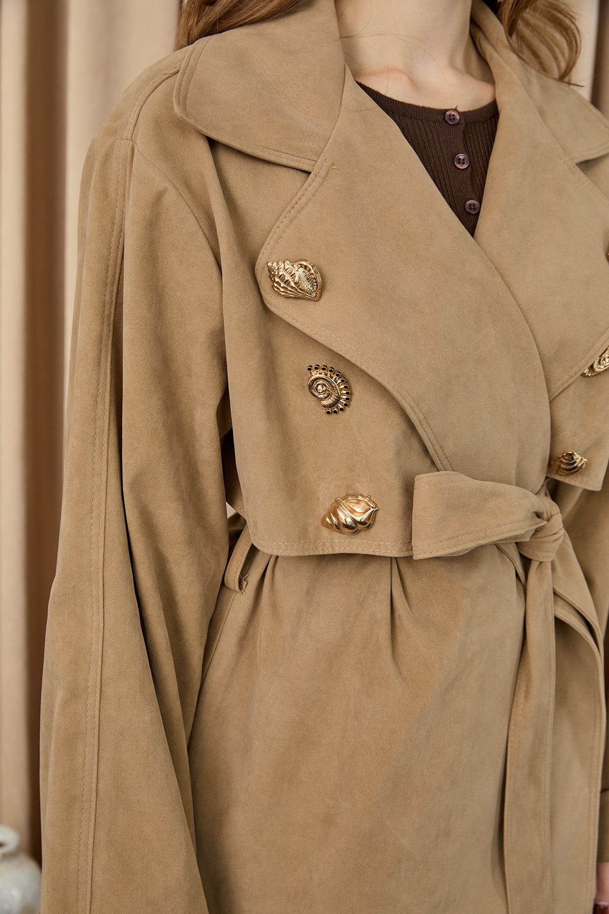 Kadın Broş Detaylı Kısa Trench  - 32405 - Vizon Trençkot Soul 