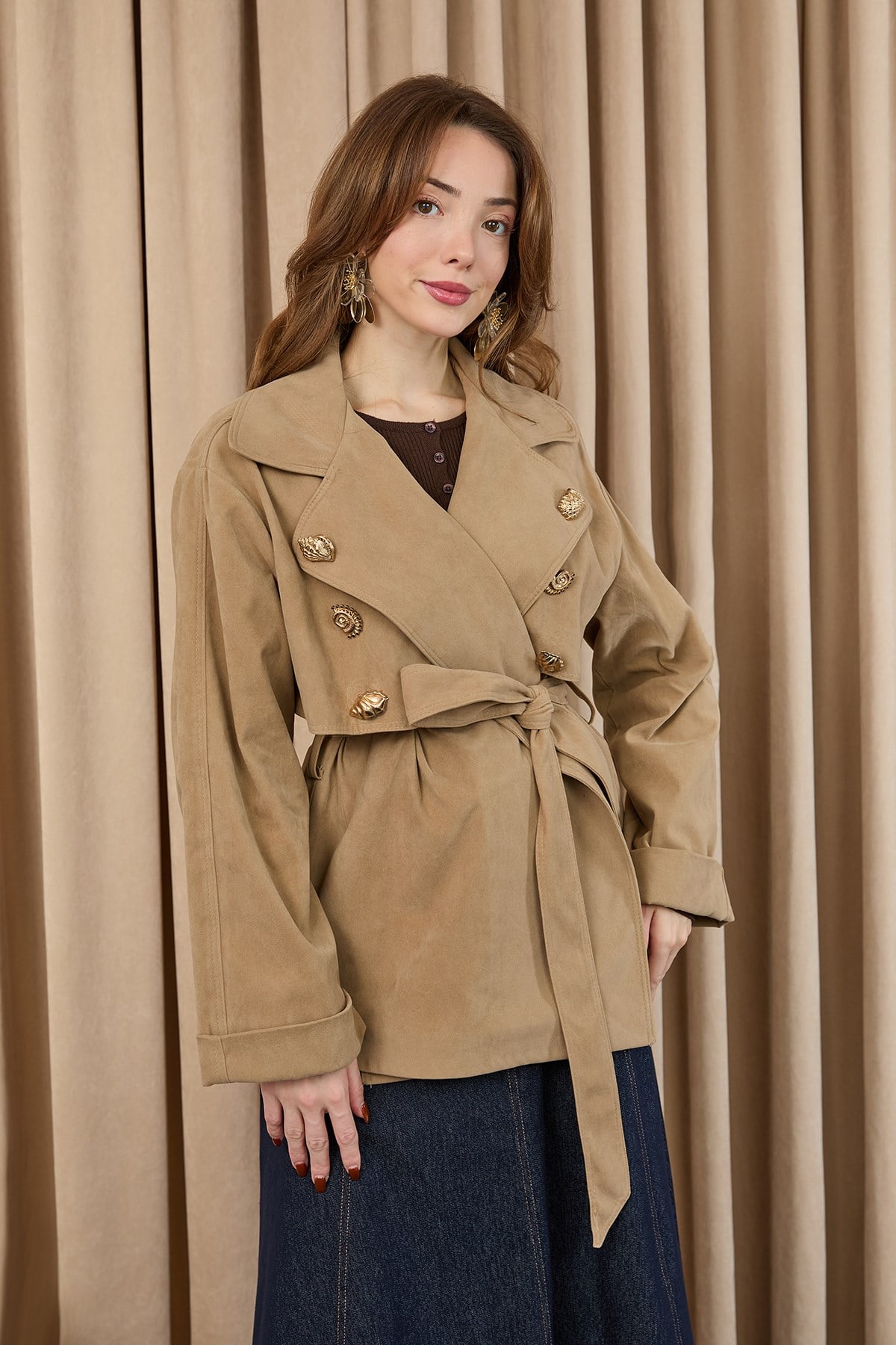 Kadın Broş Detaylı Kısa Trench  - 32405 - Vizon Trençkot Soul 