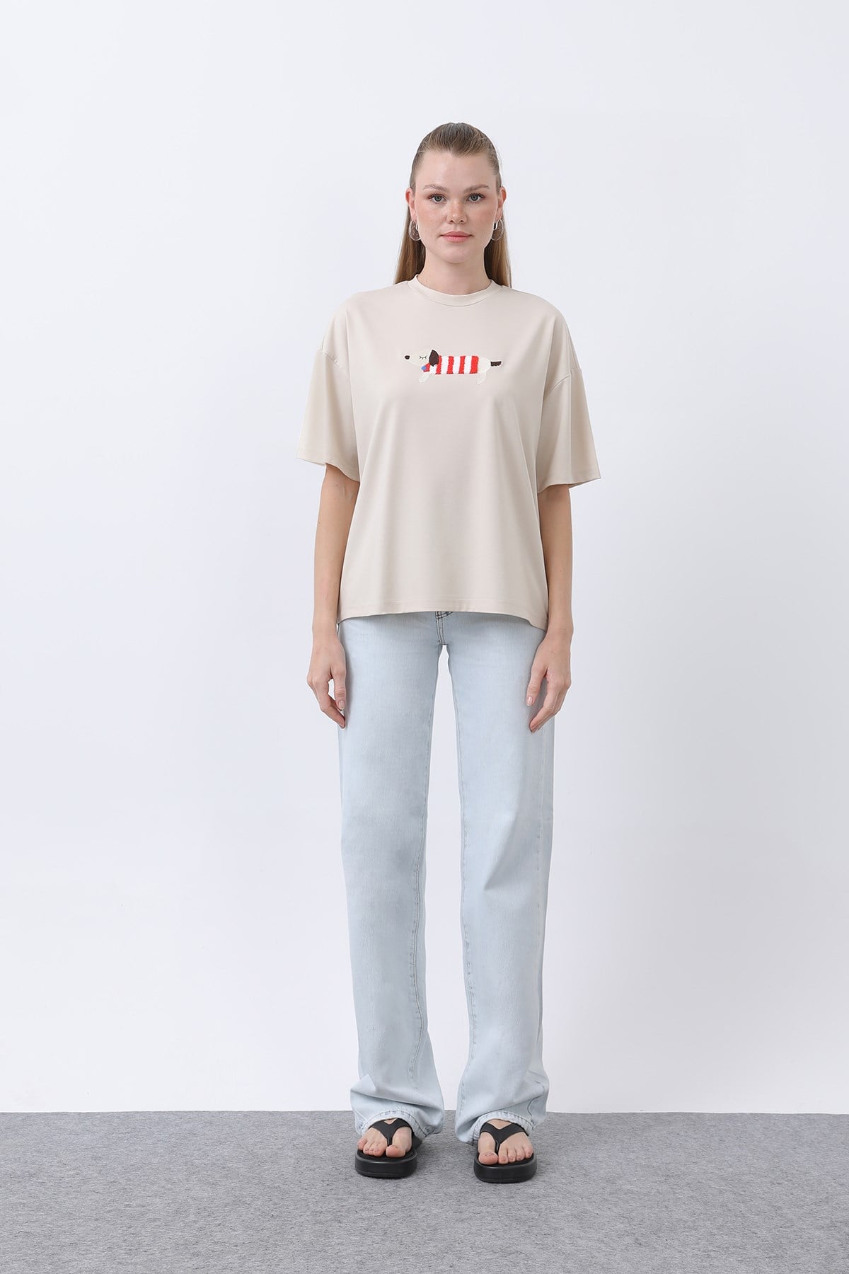 Kadın Köpek Nakışlı Basic Tshirt -32255TSH - Bej Tshirt Soul 