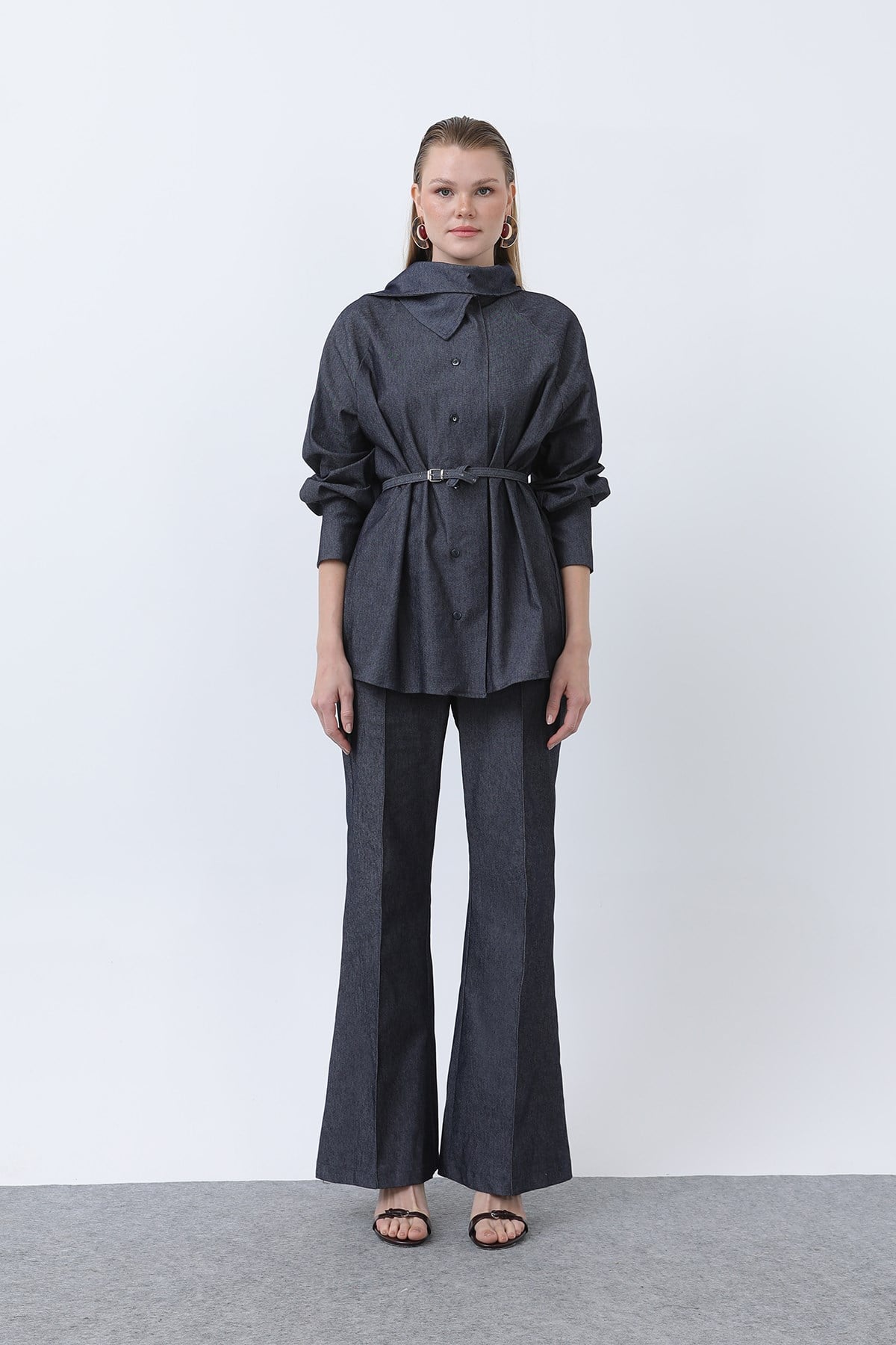 Kadın Kruvaze Yaka Kemer Detaylı Pantolonlu Denim Takım - 20652TKS - Lacivert İkili Takımlar Loreen 