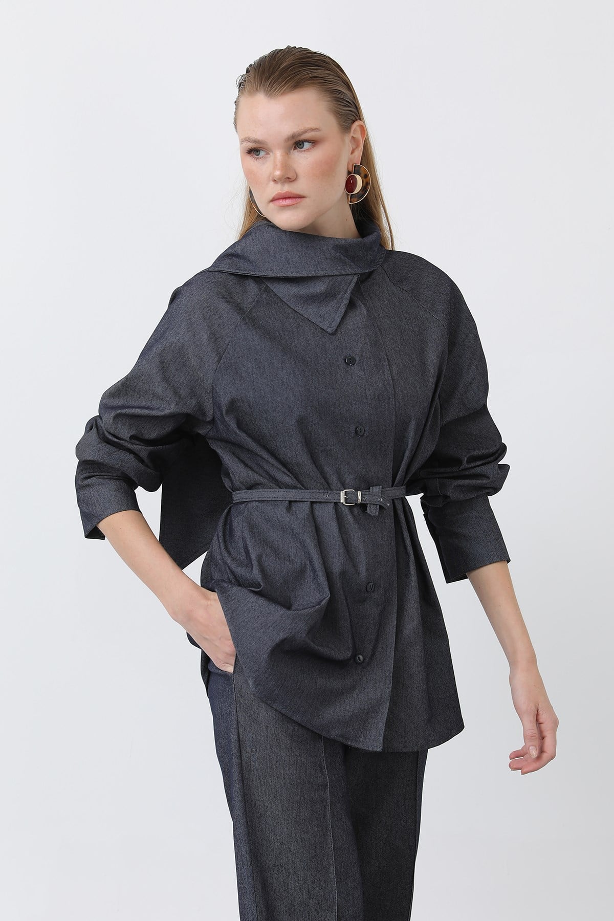 Kadın Kruvaze Yaka Kemer Detaylı Pantolonlu Denim Takım - 20652TKS - Lacivert İkili Takımlar Loreen 