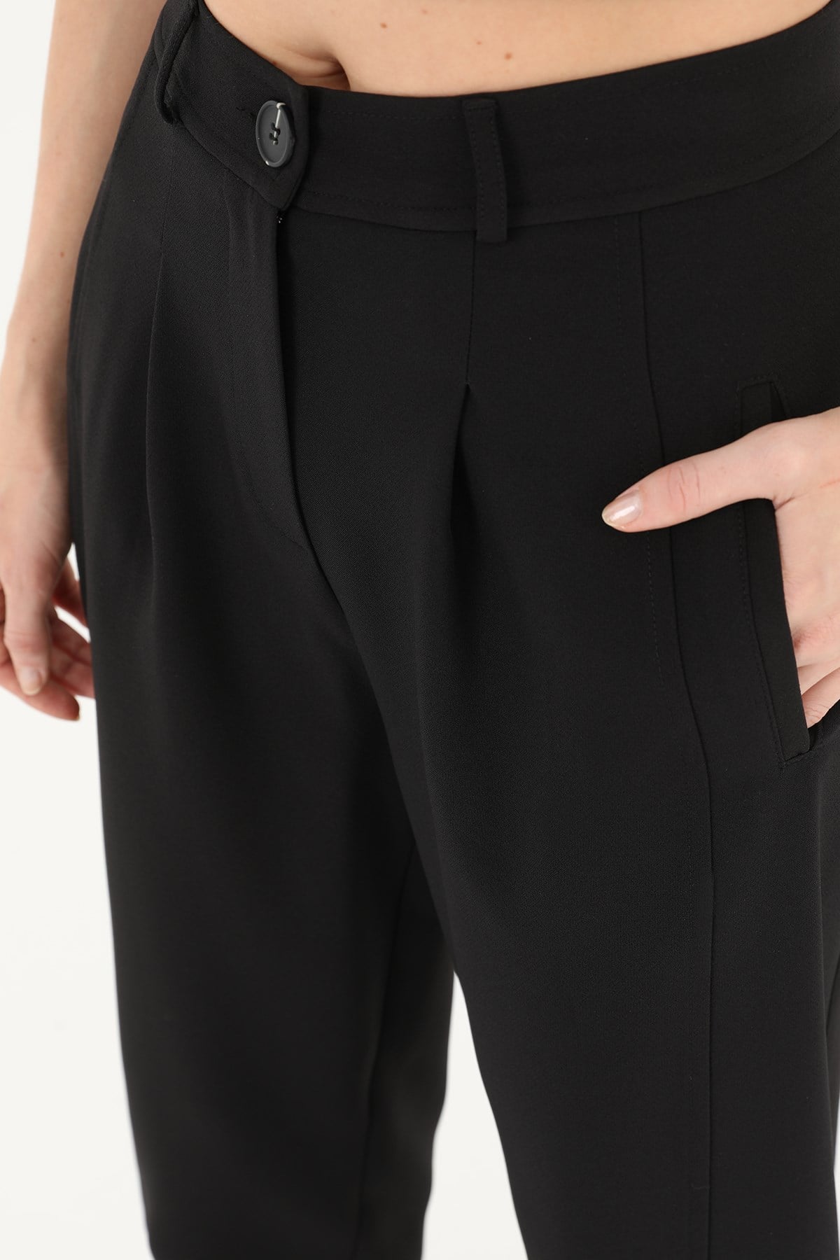 Kadın Önden Pleli Paçası Düğmeli Pantolon  - 18123PNT Siyah Pantolon Puane 