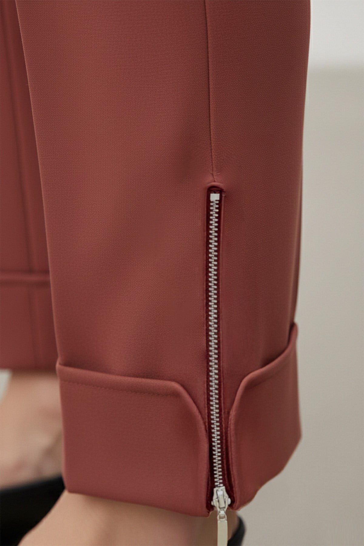 Kadın Paça Fermuar Detaylı Klasik Pantolon – 18294PNT - Bordo Pantolon Puane 