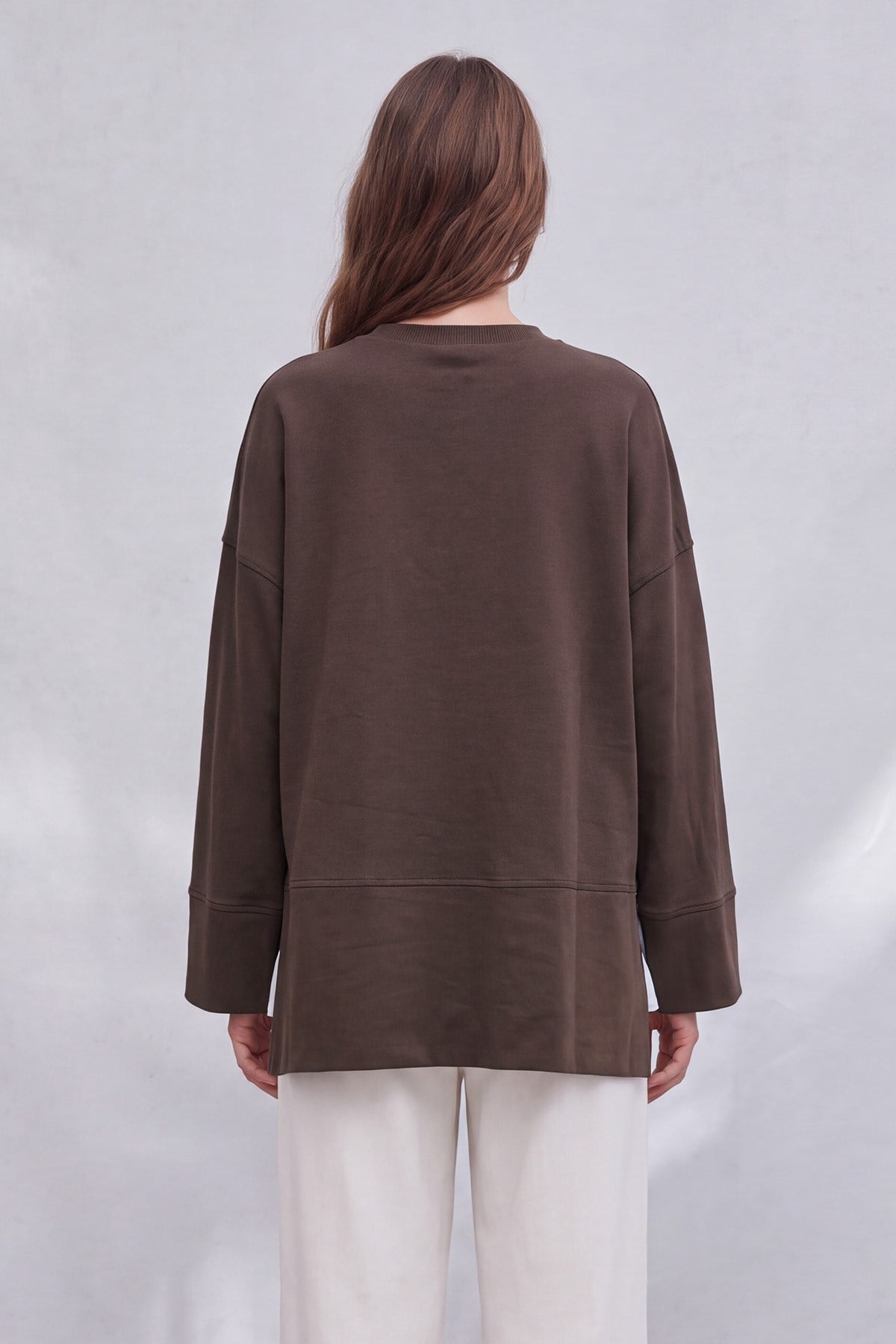 Yırtmaçlı Yuvarlak Yaka Sweatshirt - Kahverengi Bluz Soul 