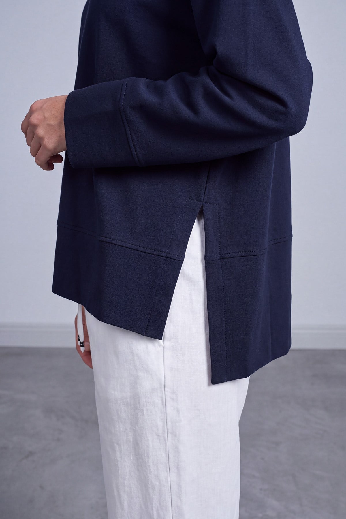 Yırtmaçlı Yuvarlak Yaka Sweatshirt - Lacivert Bluz Soul 