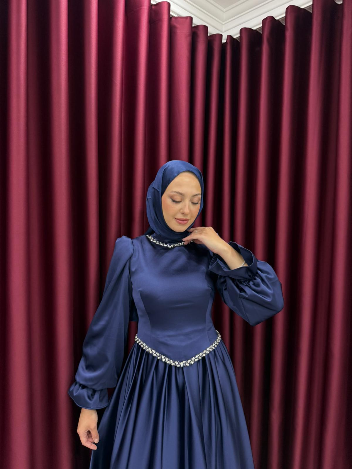 Abiye
Jessica Abiye Lacivert