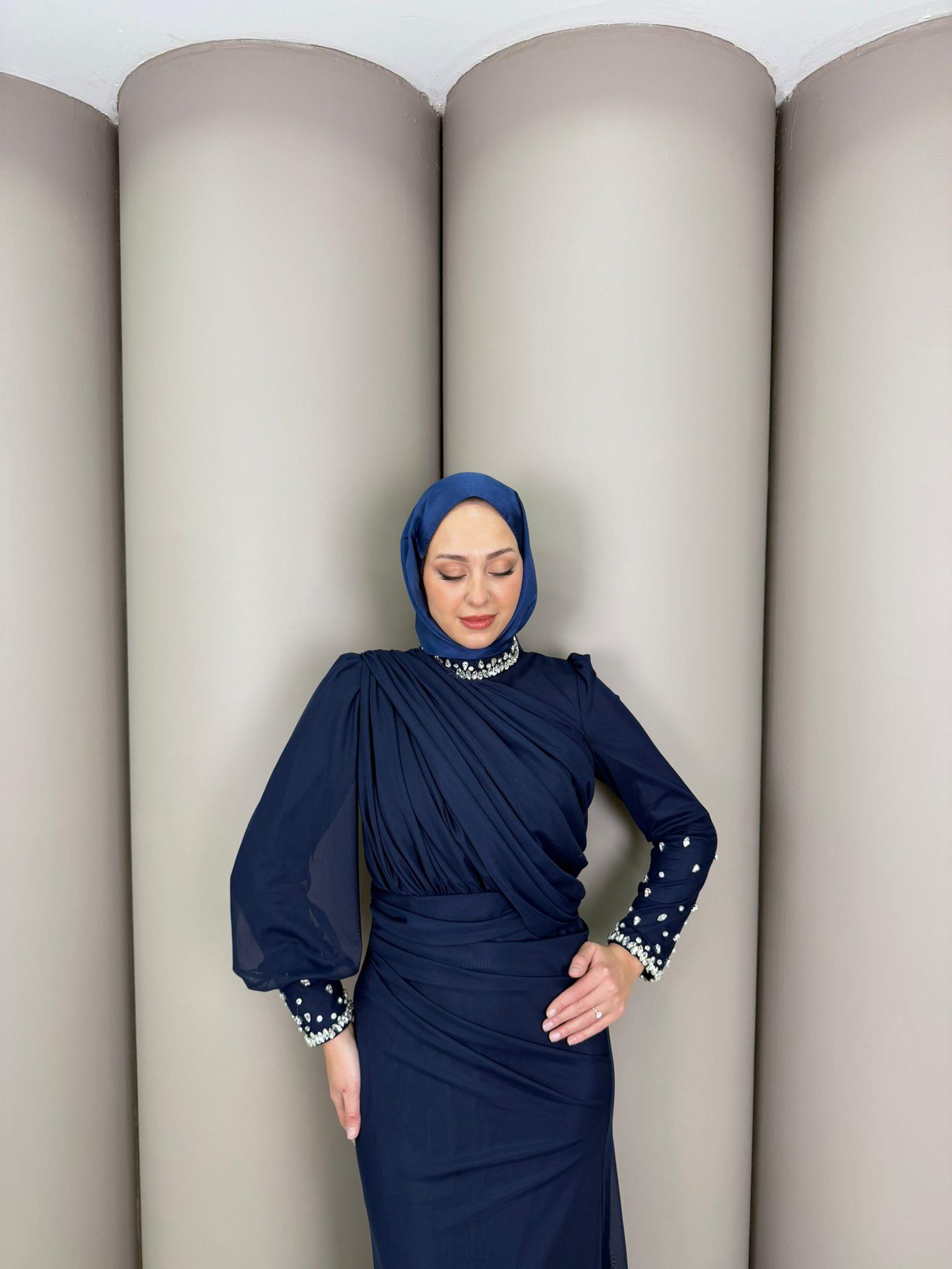 Abiye
Laura Abiye Lacivert