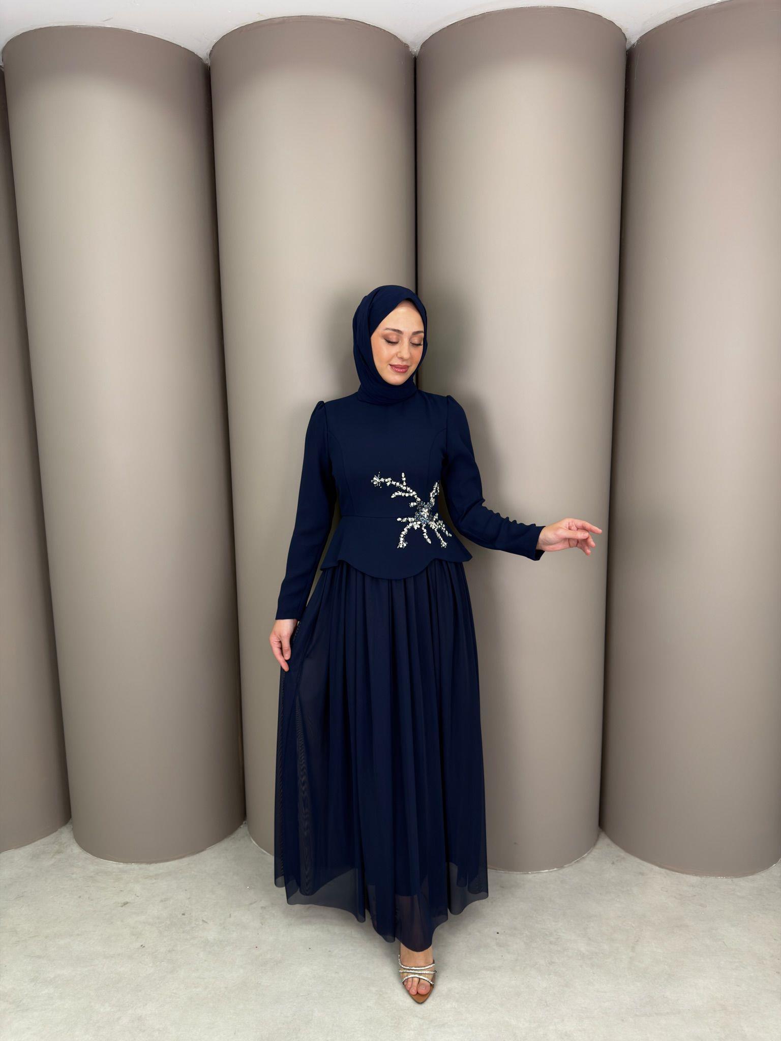 Abiye
Leman Abiye Lacivert