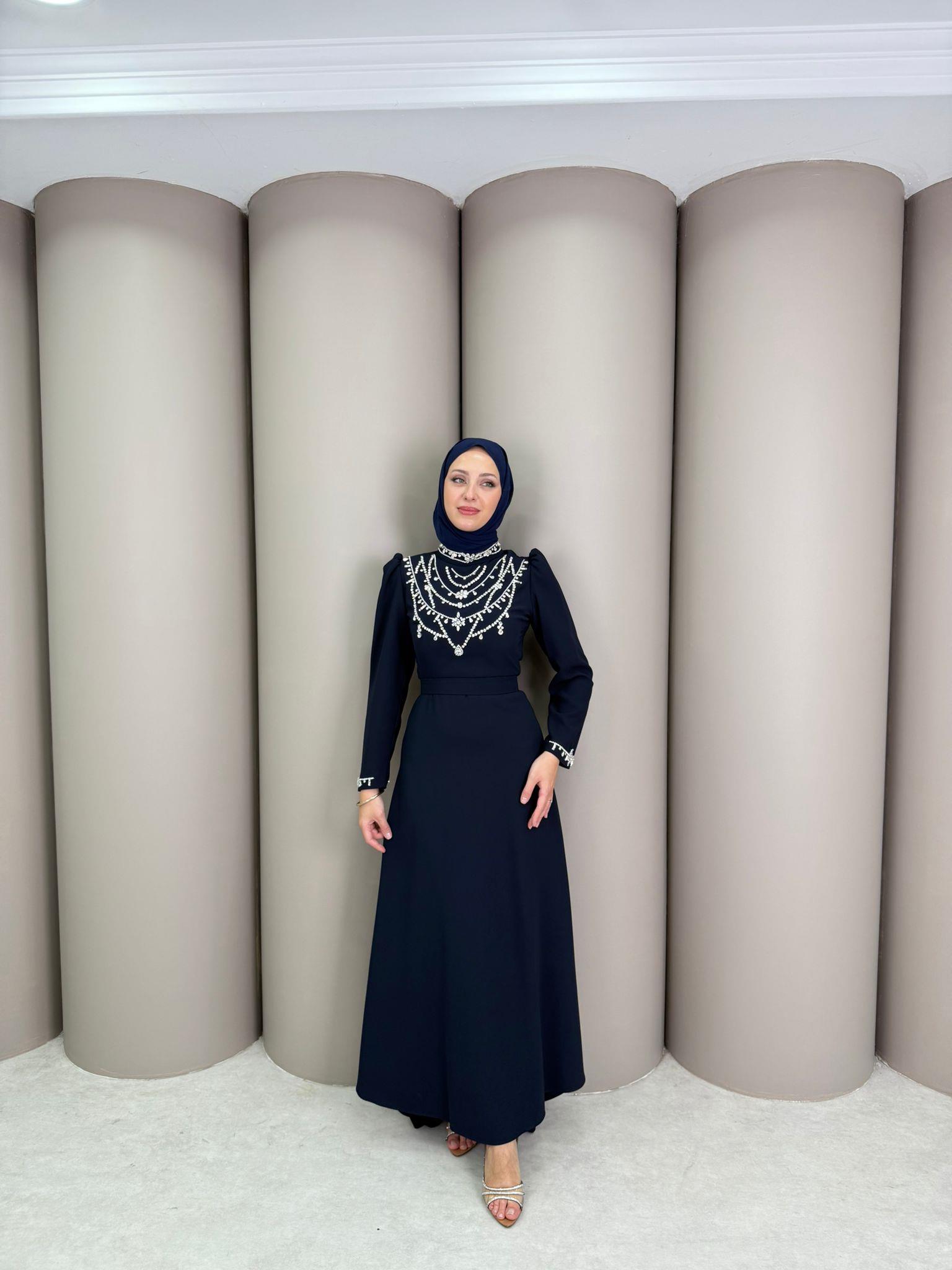 Abiye
Madonna Abiye Lacivert