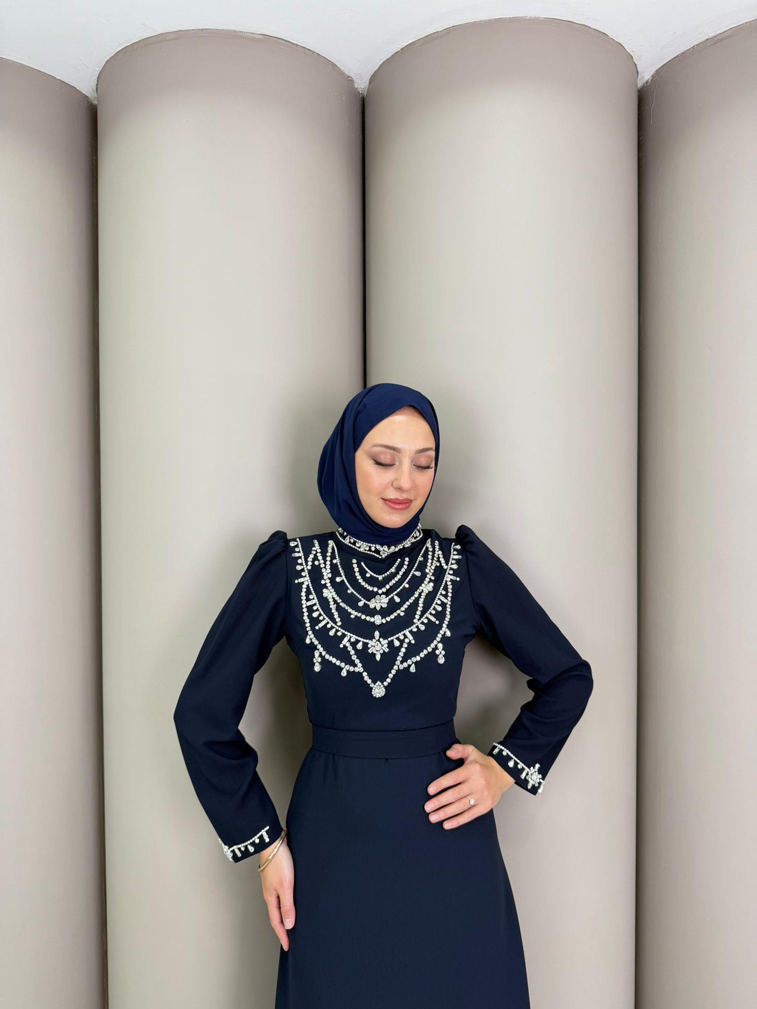 Abiye
Madonna Abiye Lacivert