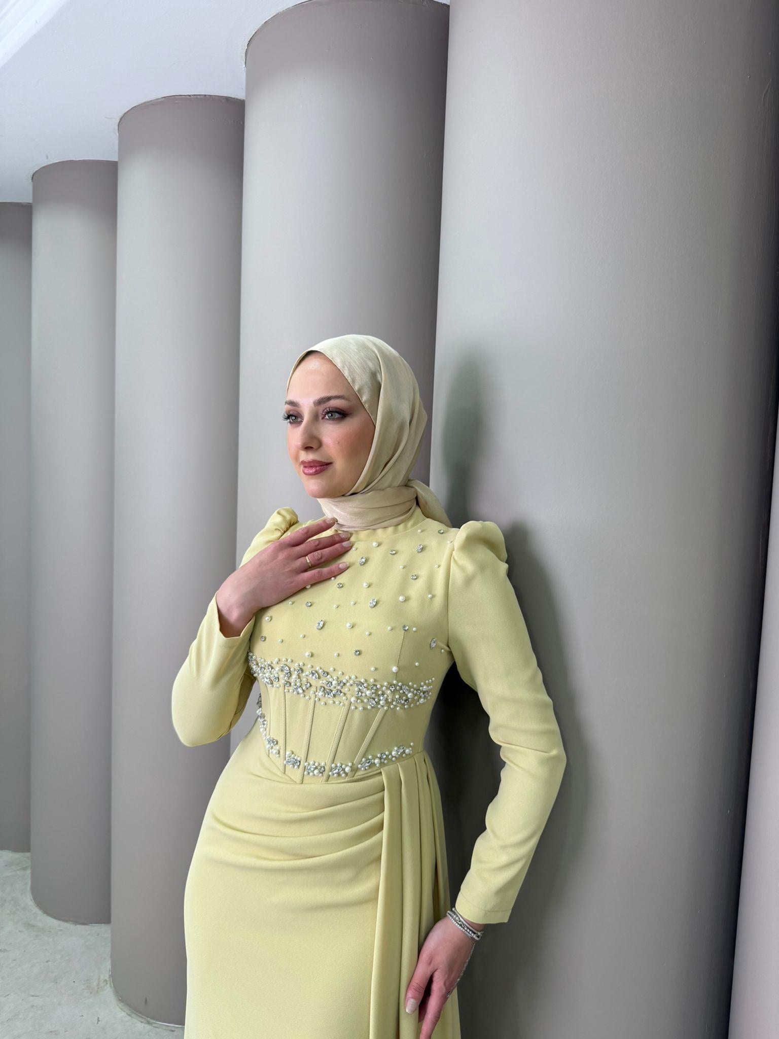 Abiye
Maria Abiye Sarı