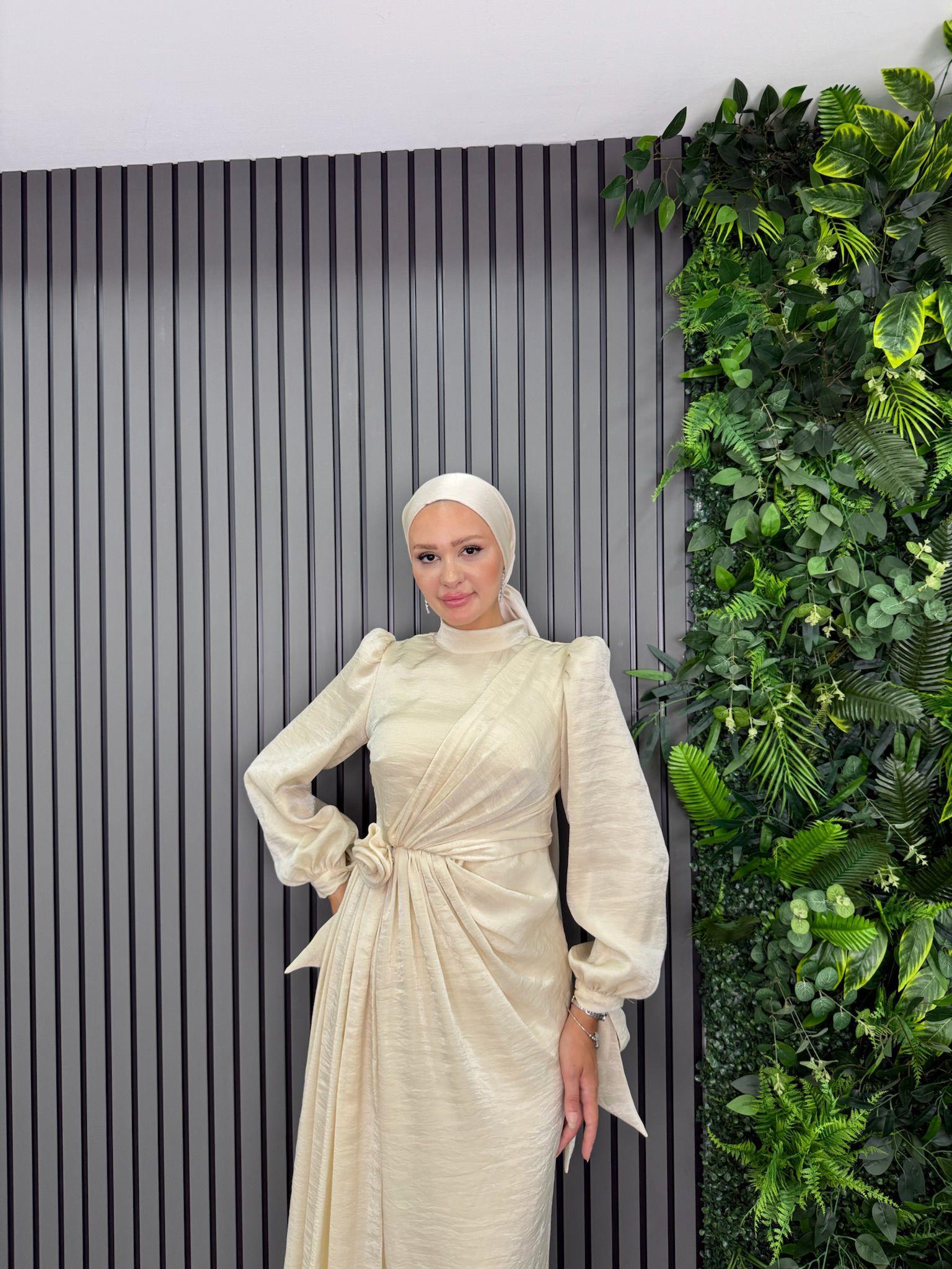 Abiye
Nehir Abiye Taş