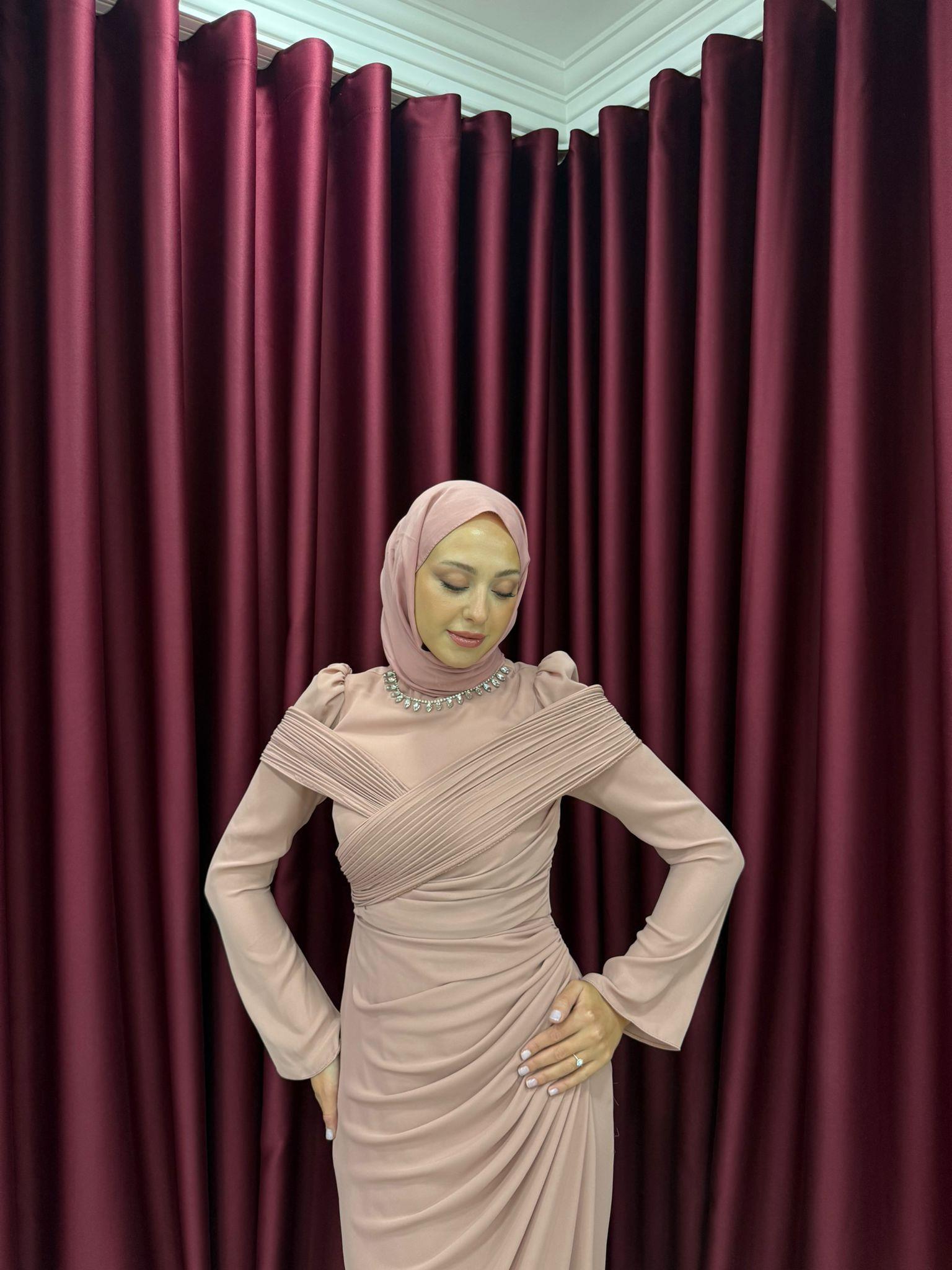 Abiye
Queen Abiye Koyu Pembe