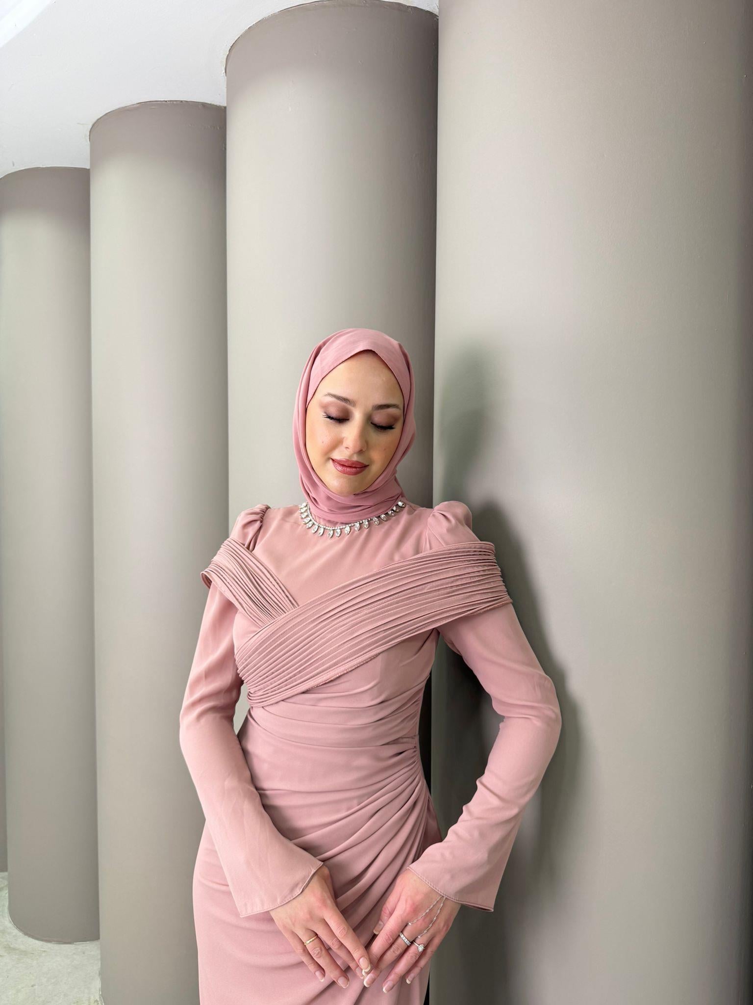 Abiye
Queen Abiye  Pembe
