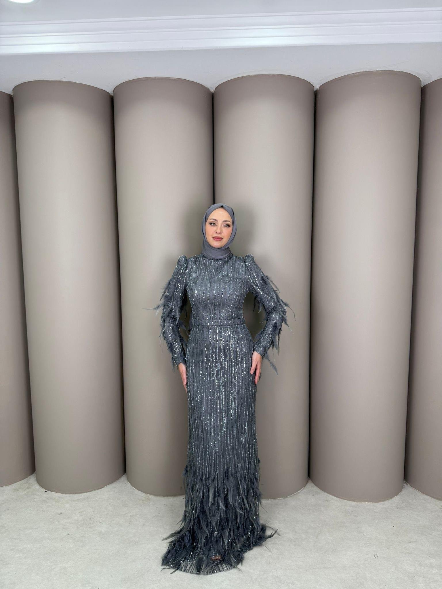 Abiye
Selena Abiye Gri